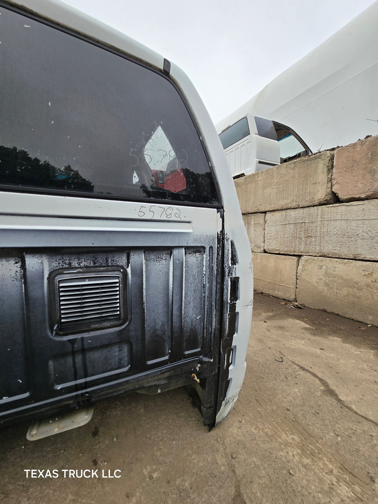 2003-2008 Dodge Ram 1500 2500 3500 4500 5500 3rd Gen Crew/Quad Cab - Black/White