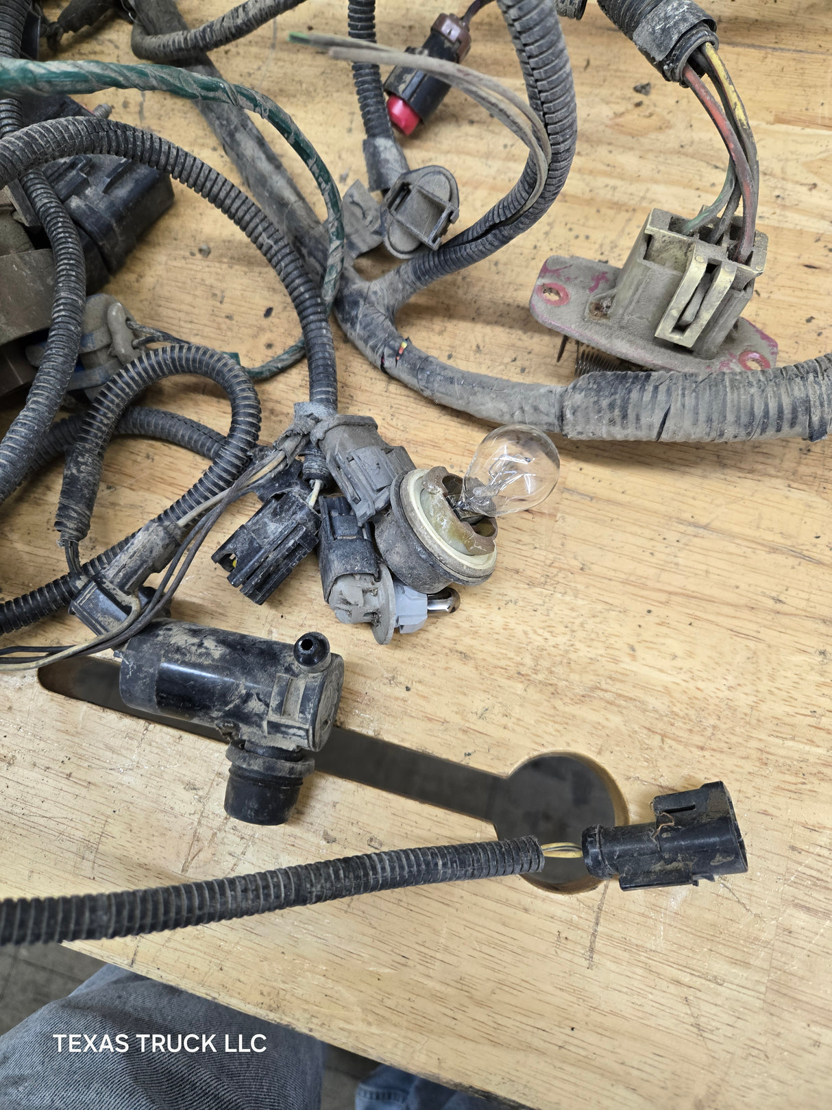 1999-2001 Ford Super Duty Excursion Engine bay wiring harness Cab side F250 F350 F450 F550