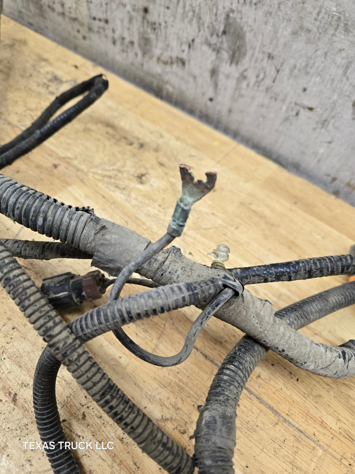 1999-2001 Ford Super Duty Excursion Engine bay wiring harness Cab side F250 F350 F450 F550