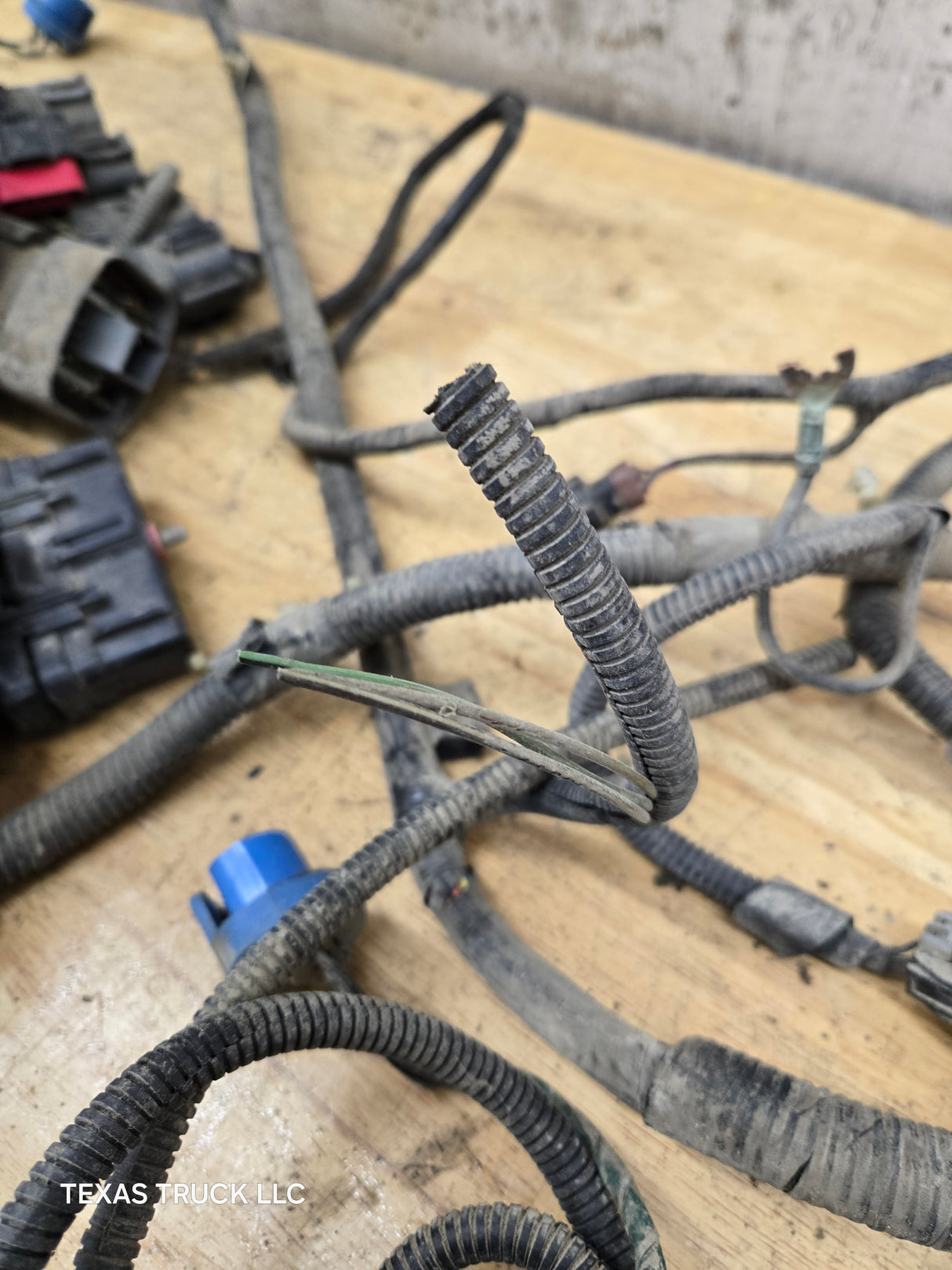 1999-2001 Ford Super Duty Excursion Engine bay wiring harness Cab side F250 F350 F450 F550