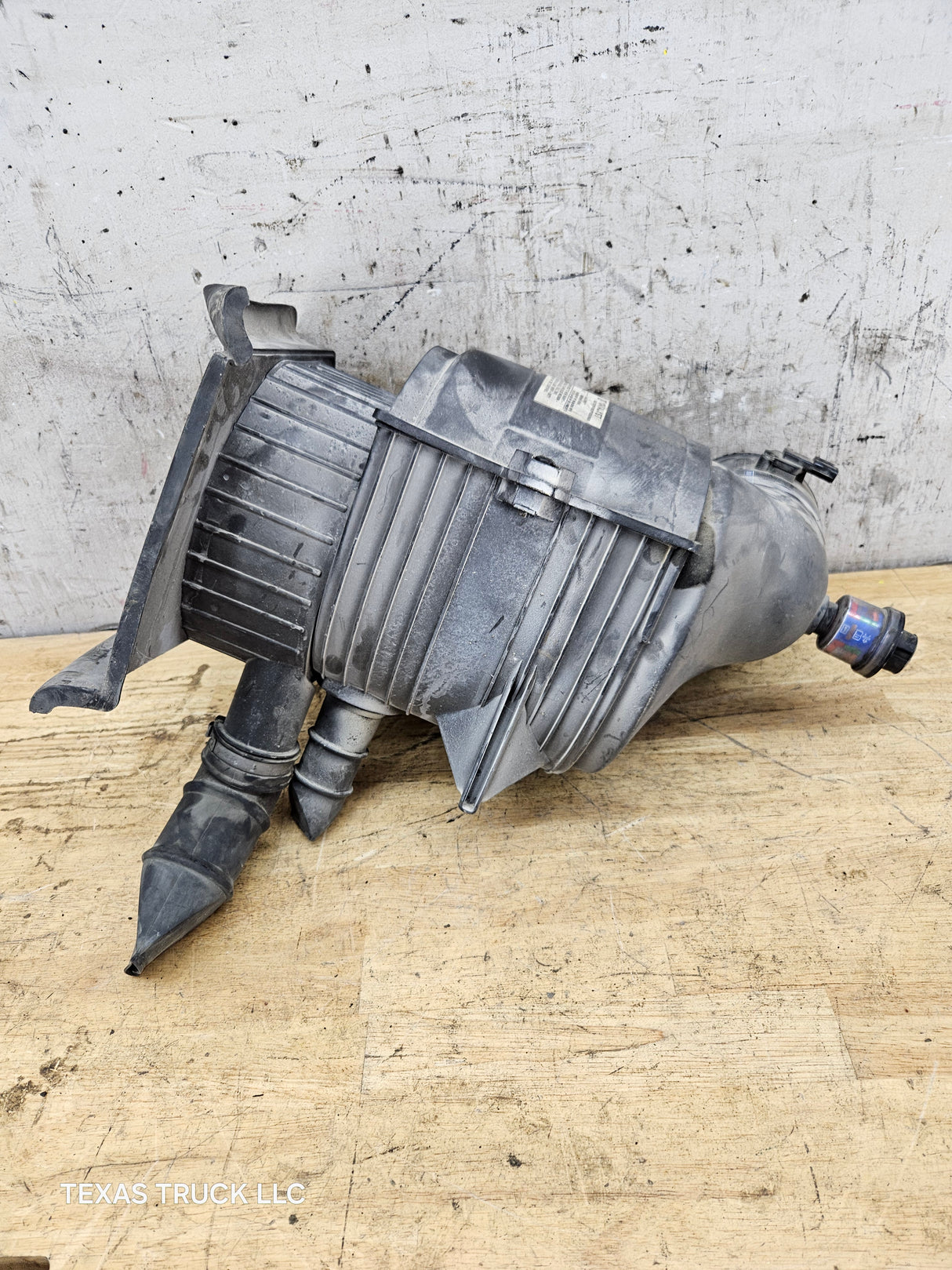 2007-2010 Chevrolet Silverado / GMC Sierra Engine Air Intake Box Cleaner 25839609