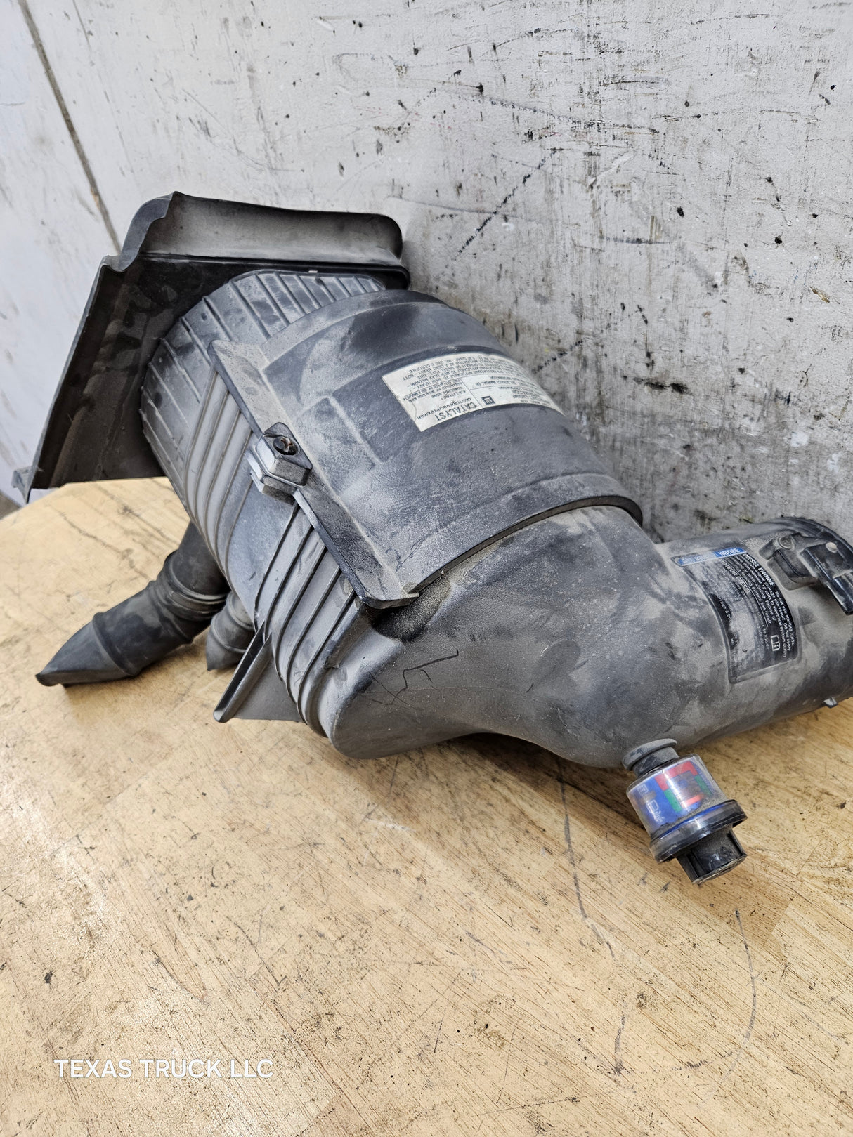2007-2010 Chevrolet Silverado / GMC Sierra Engine Air Intake Box Cleaner 25839609