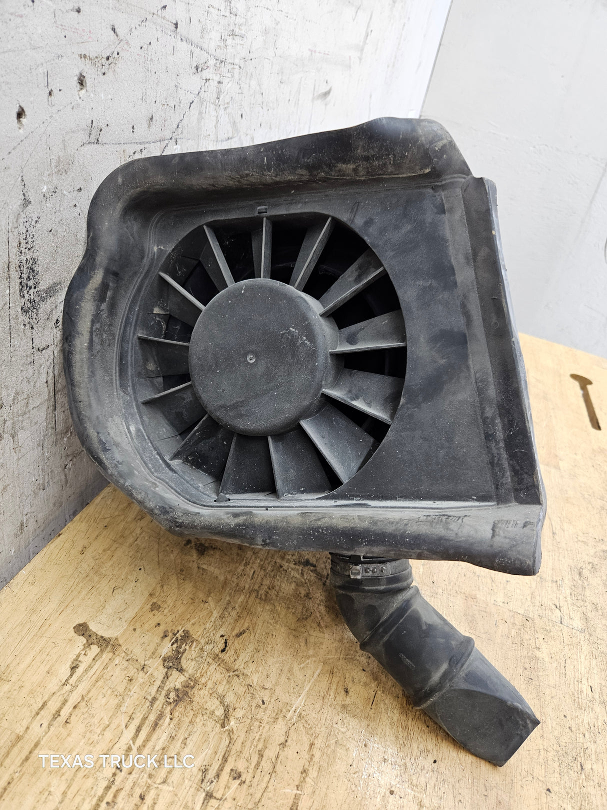 2007-2010 Chevrolet Silverado / GMC Sierra Engine Air Intake Box Cleaner 25839609