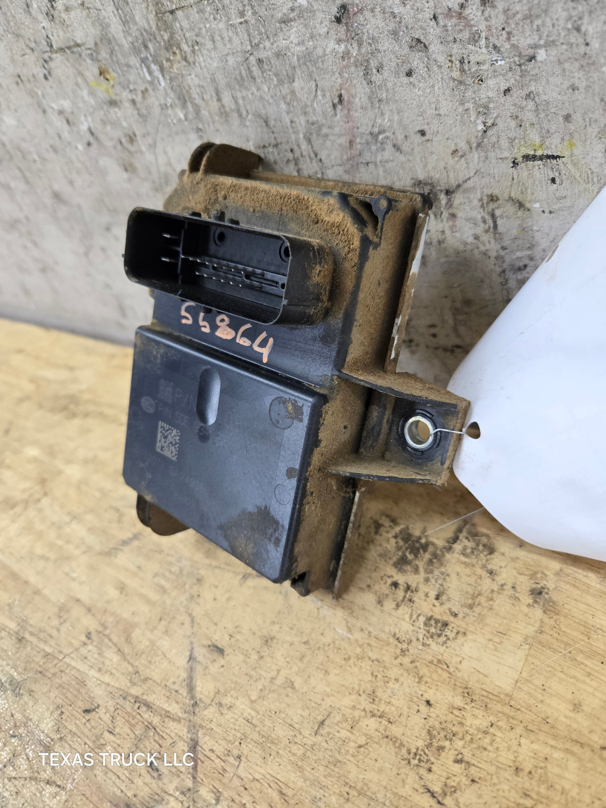 2017-2019 Chevrolet Silverado / GMC Sierra 2500 3500 Fuel Pump Power Control Module 84082495