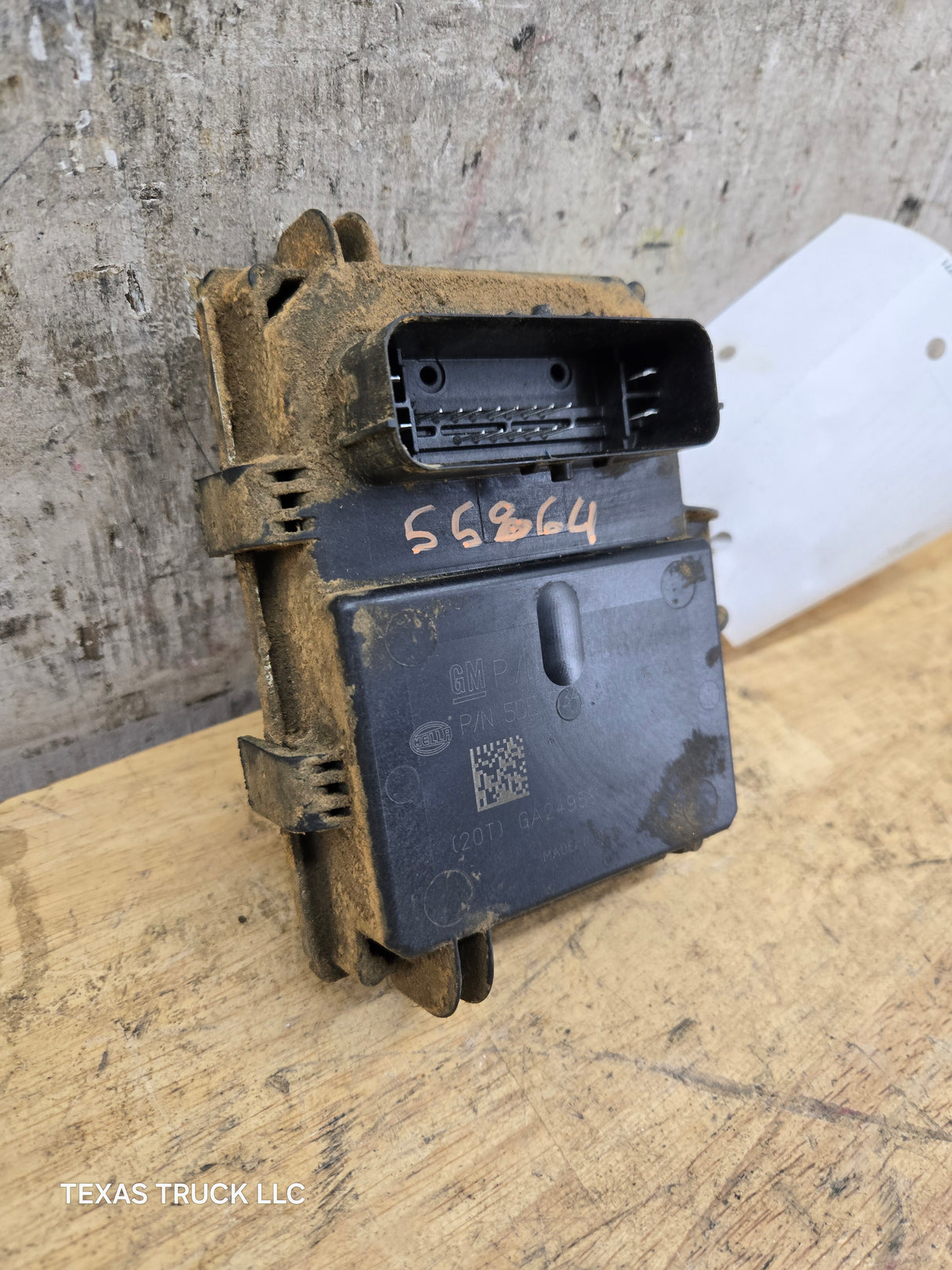 2017-2019 Chevrolet Silverado / GMC Sierra 2500 3500 Fuel Pump Power Control Module 84082495