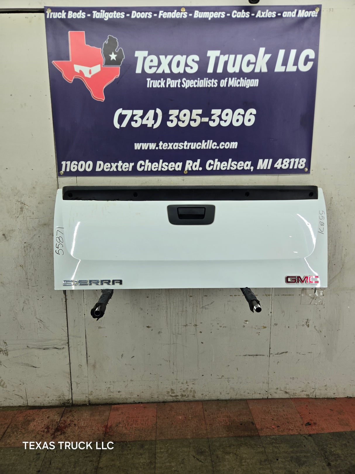 2007-2013 Chevrolet Silverado / GMC Sierra 1500 2500 3500 HD Tailgate - White