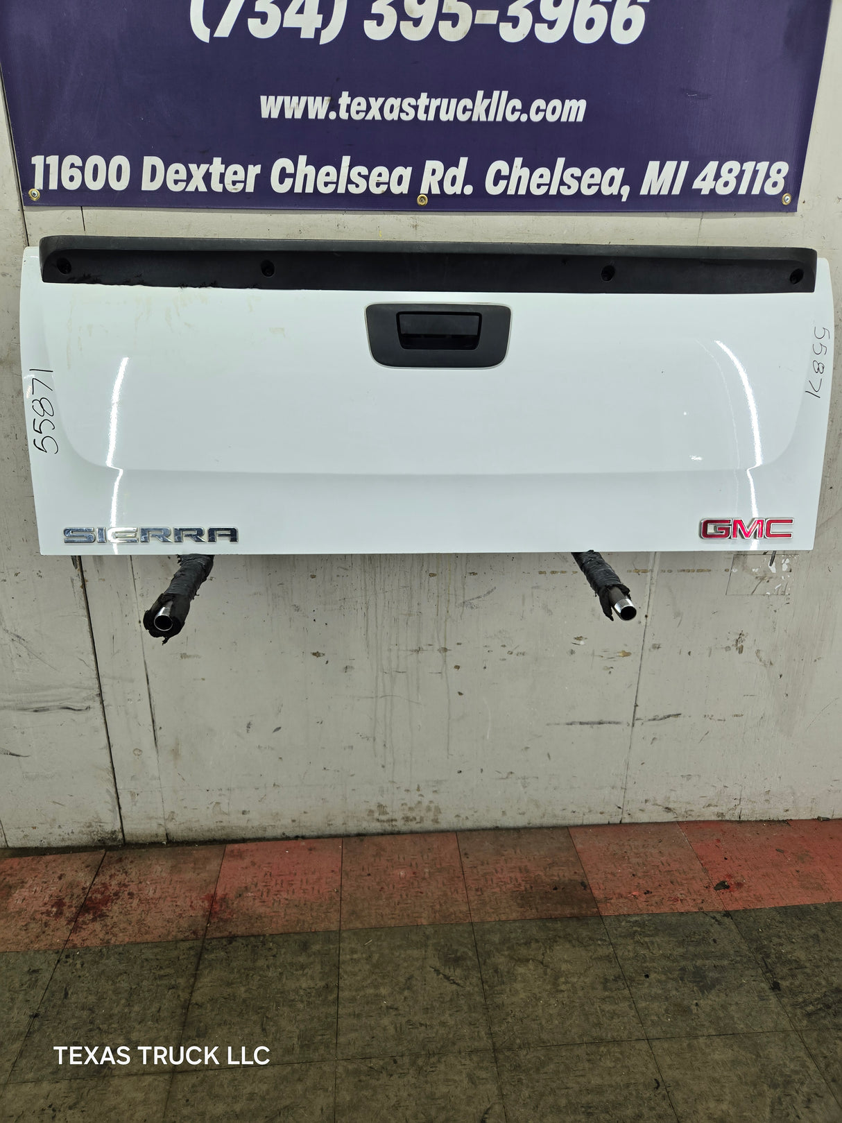2007-2013 Chevrolet Silverado / GMC Sierra 1500 2500 3500 HD Tailgate - White