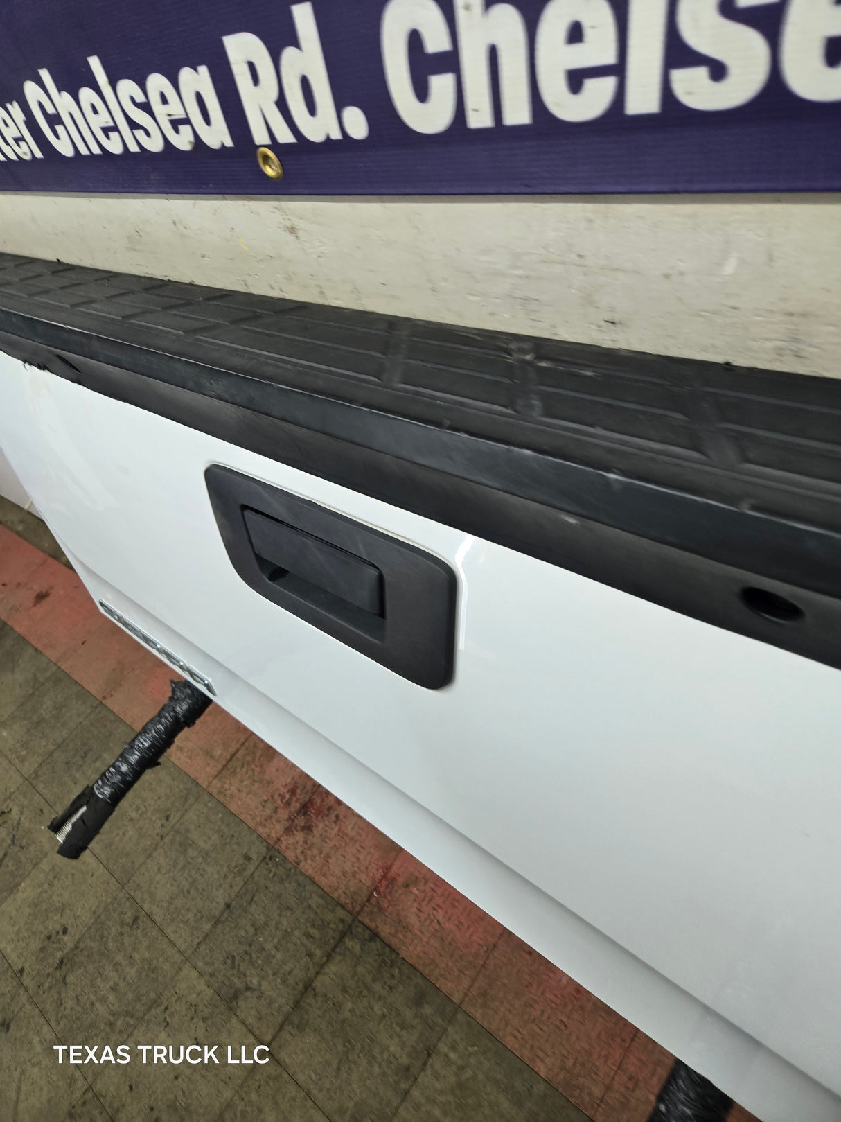 2007-2013 Chevrolet Silverado / GMC Sierra 1500 2500 3500 HD Tailgate - White