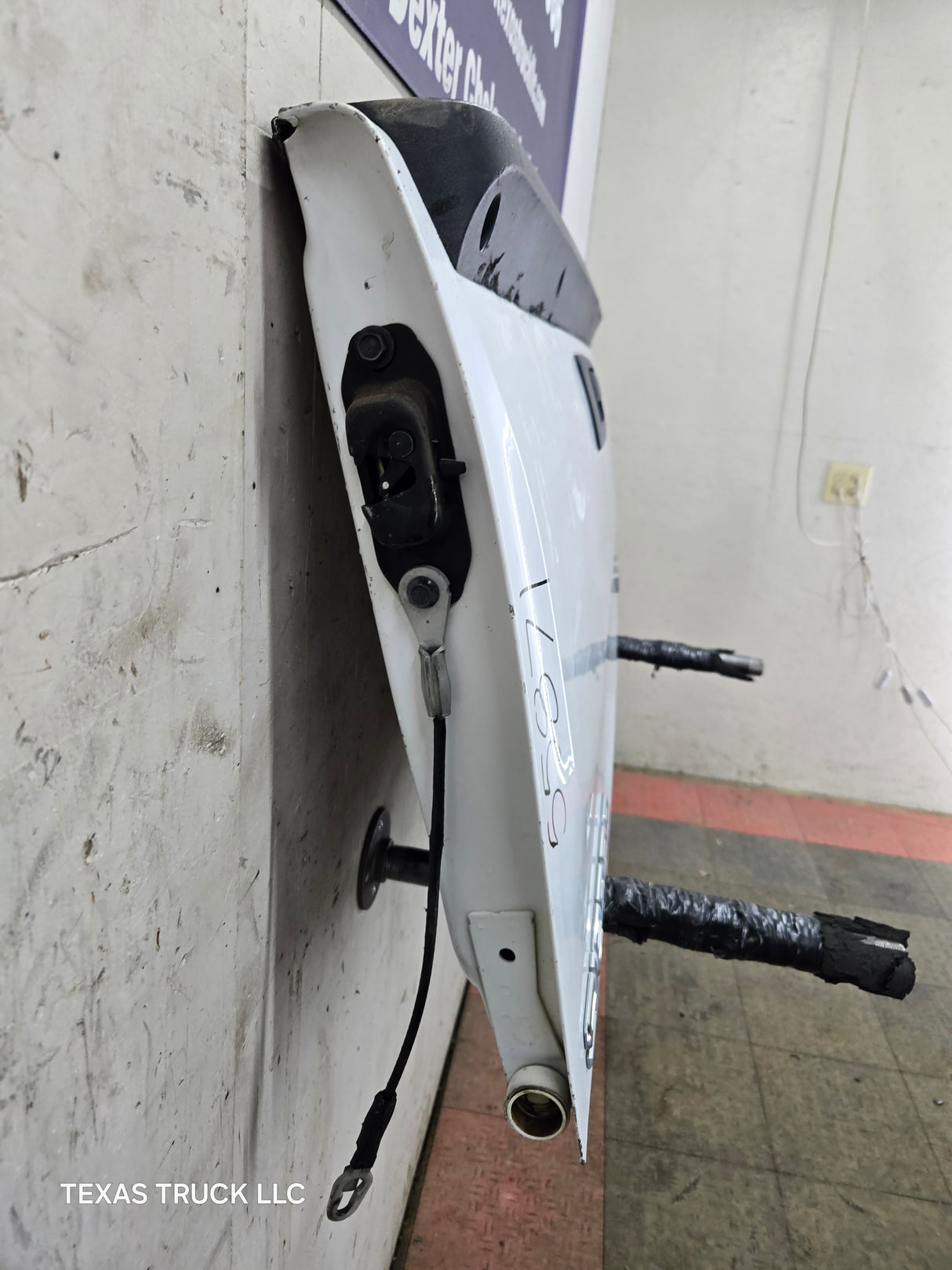 2007-2013 Chevrolet Silverado / GMC Sierra 1500 2500 3500 HD Tailgate - White