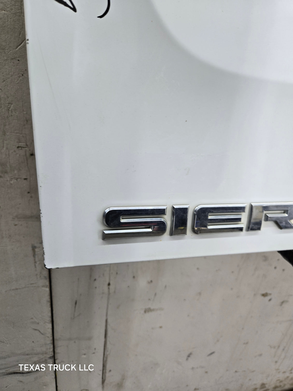2007-2013 Chevrolet Silverado / GMC Sierra 1500 2500 3500 HD Tailgate - White