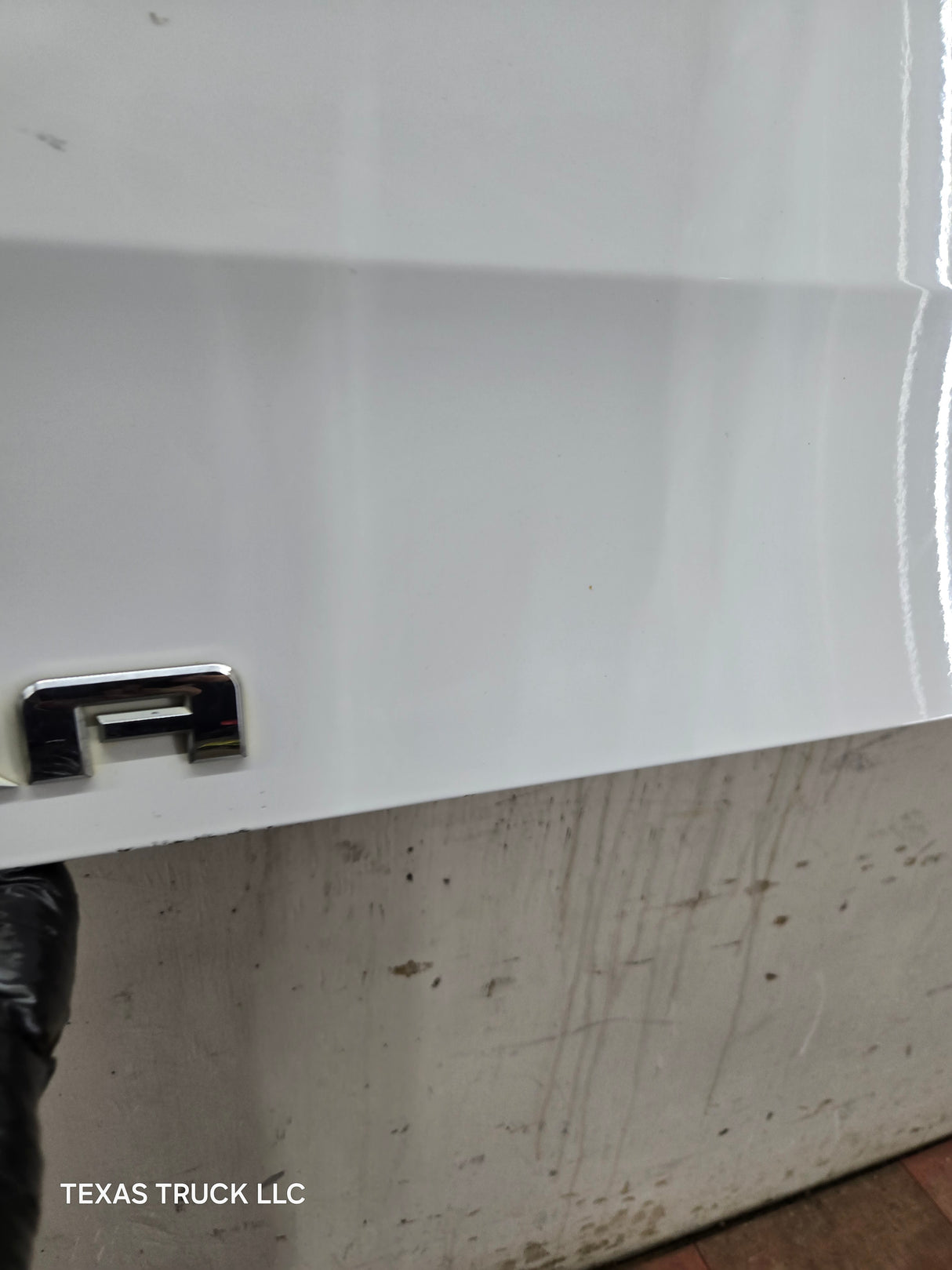 2007-2013 Chevrolet Silverado / GMC Sierra 1500 2500 3500 HD Tailgate - White