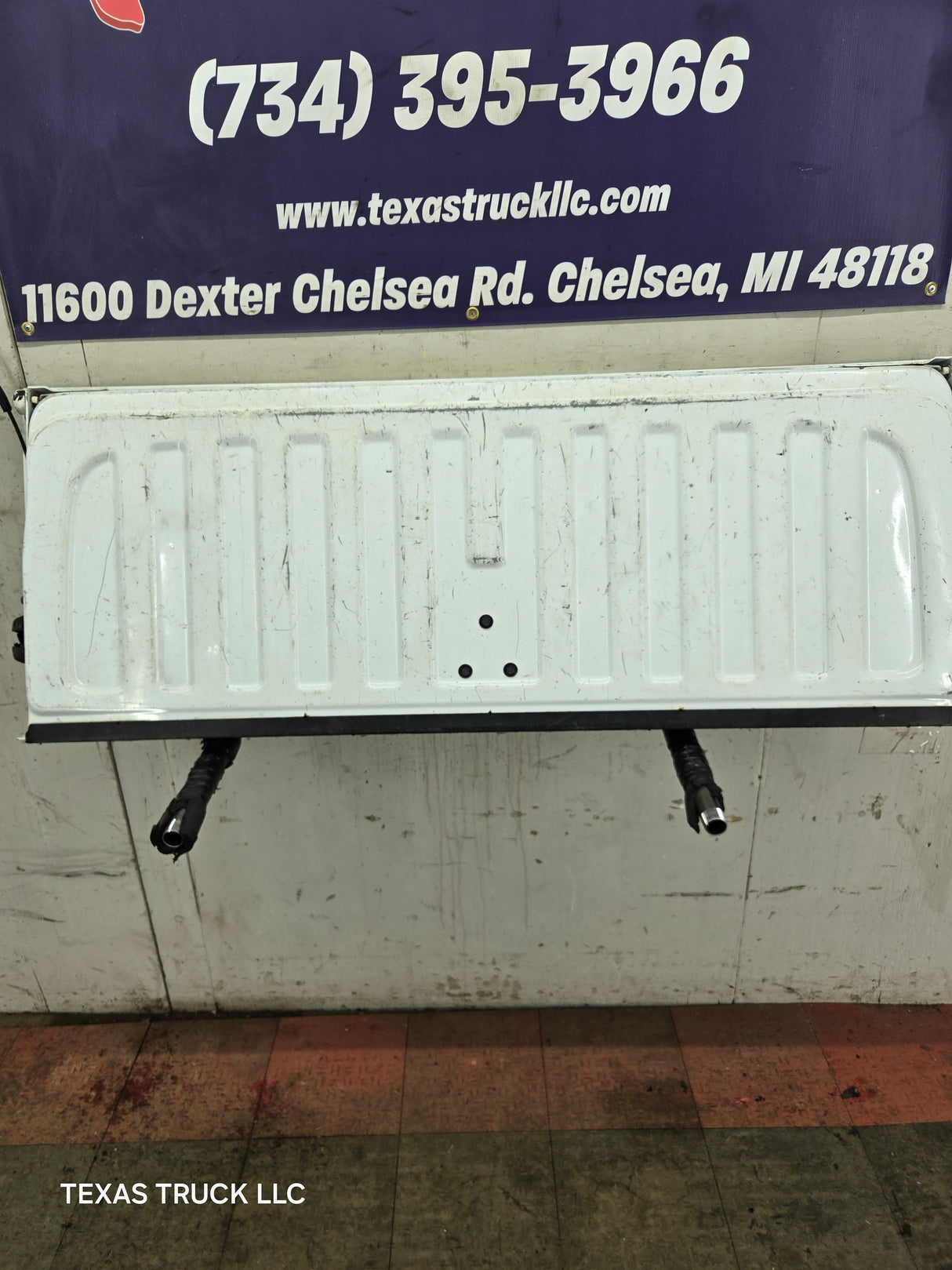 2007-2013 Chevrolet Silverado / GMC Sierra 1500 2500 3500 HD Tailgate - White