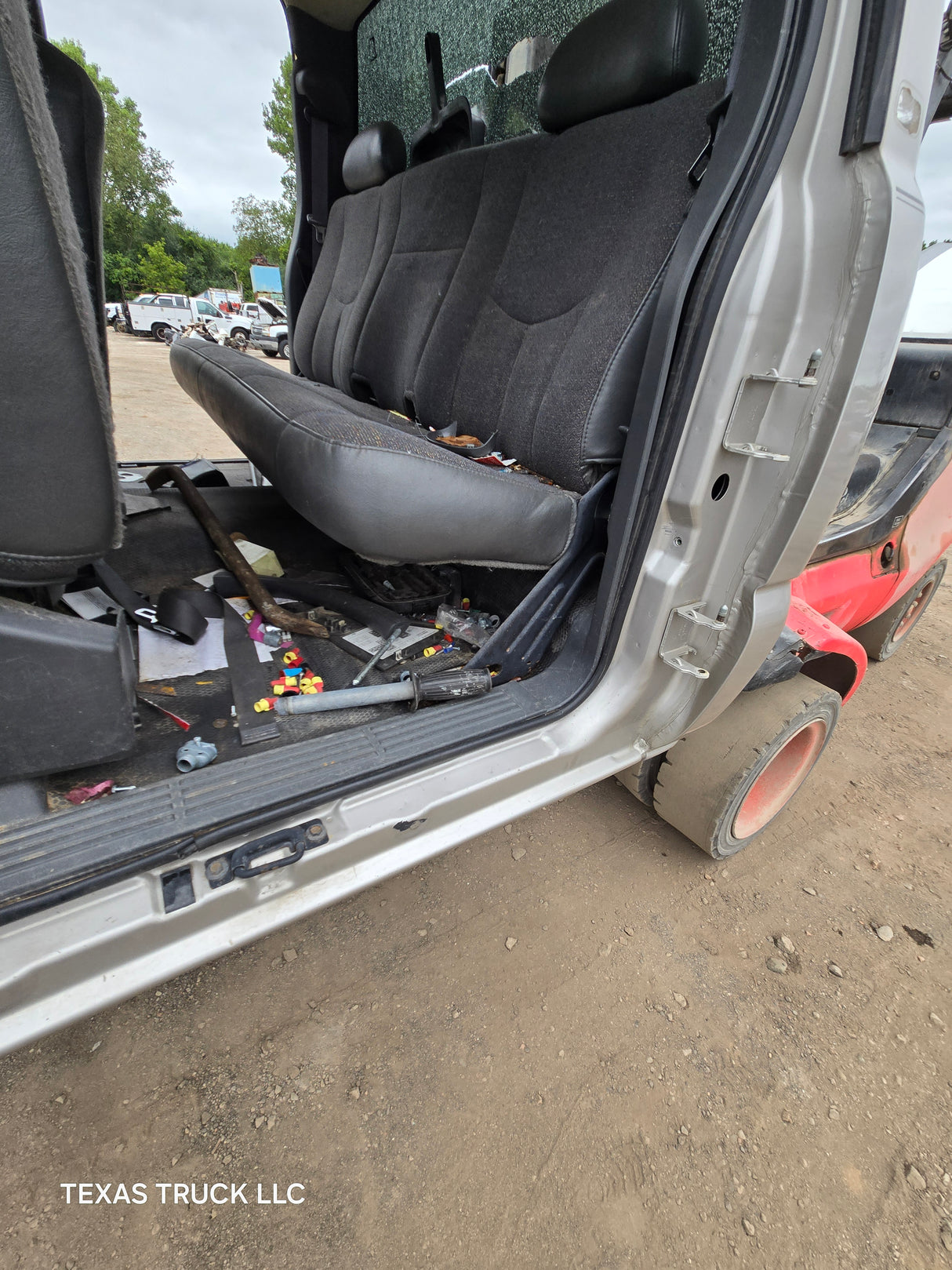 1999-2007 Chevrolet Silverado / GMC Sierra 1500 2500 HD 3500HD Extended Cab Body - Pewter/Tan
