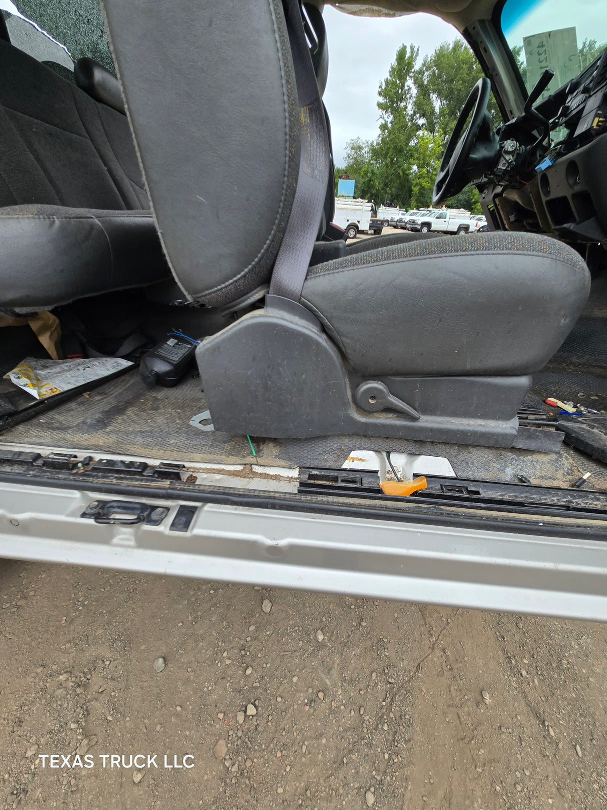 1999-2007 Chevrolet Silverado / GMC Sierra 1500 2500 HD 3500HD Extended Cab Body - Pewter/Tan