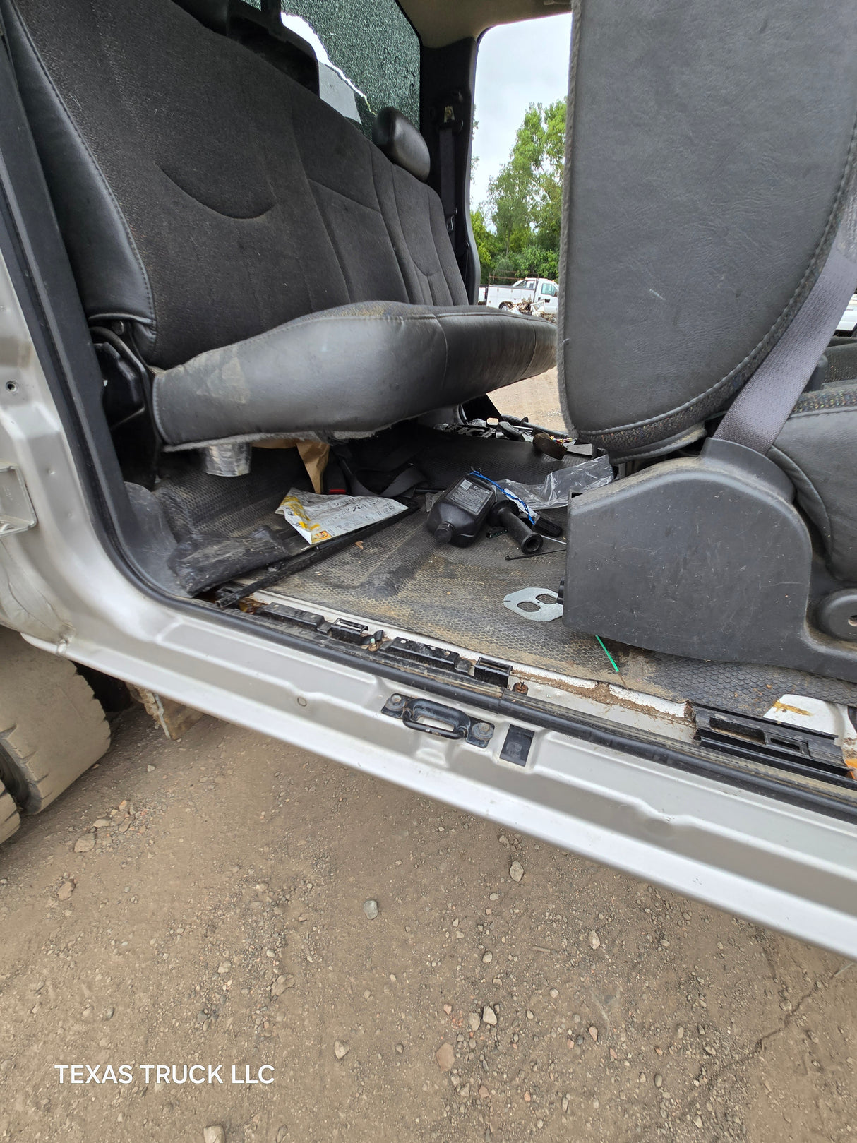 1999-2007 Chevrolet Silverado / GMC Sierra 1500 2500 HD 3500HD Extended Cab Body - Pewter/Tan