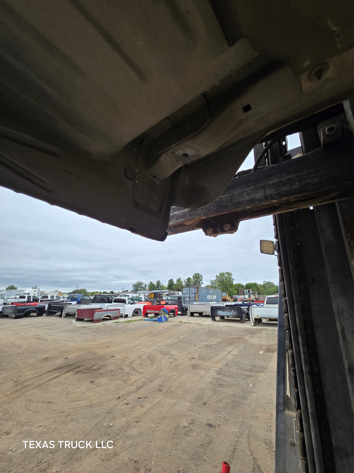 1999-2007 Chevrolet Silverado / GMC Sierra 1500 2500 HD 3500HD Extended Cab Body - Pewter/Tan