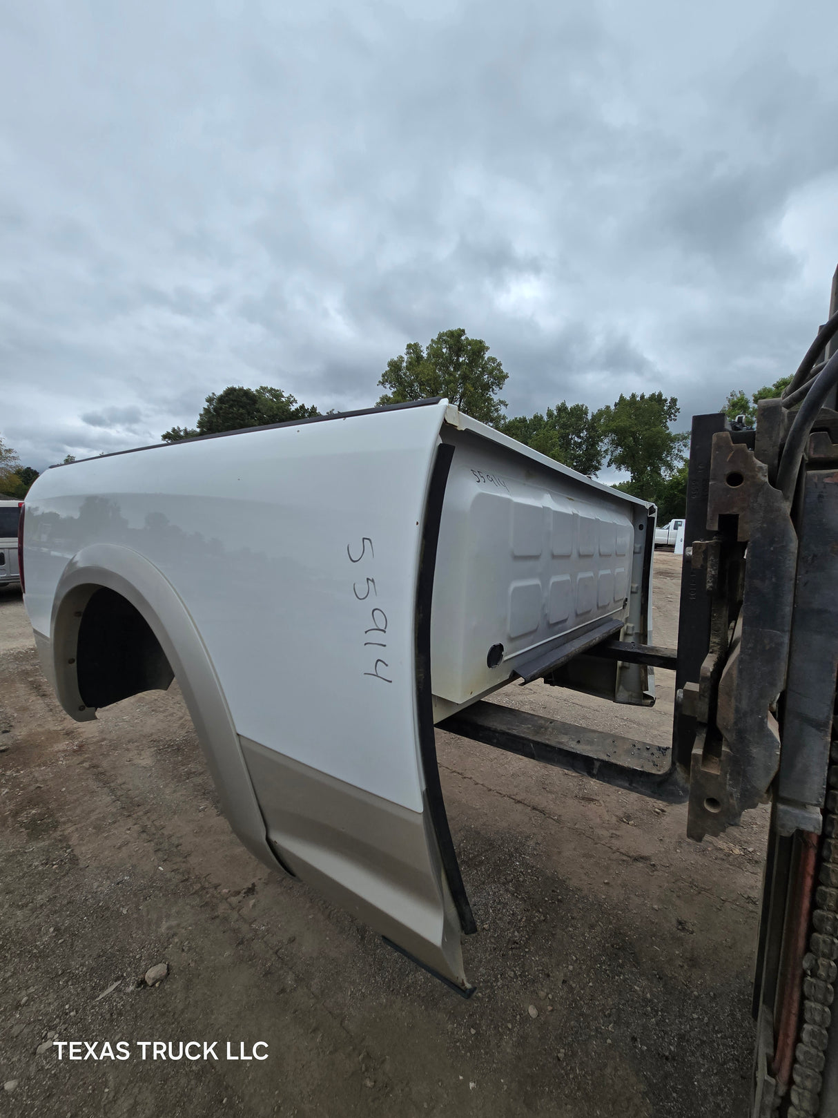 2009-2018 Dodge Ram 4th Gen 1500 2500 3500 6' 4" Short Truck Bed - Bright White Clear Coat & Pebble Beige/Bark Brown