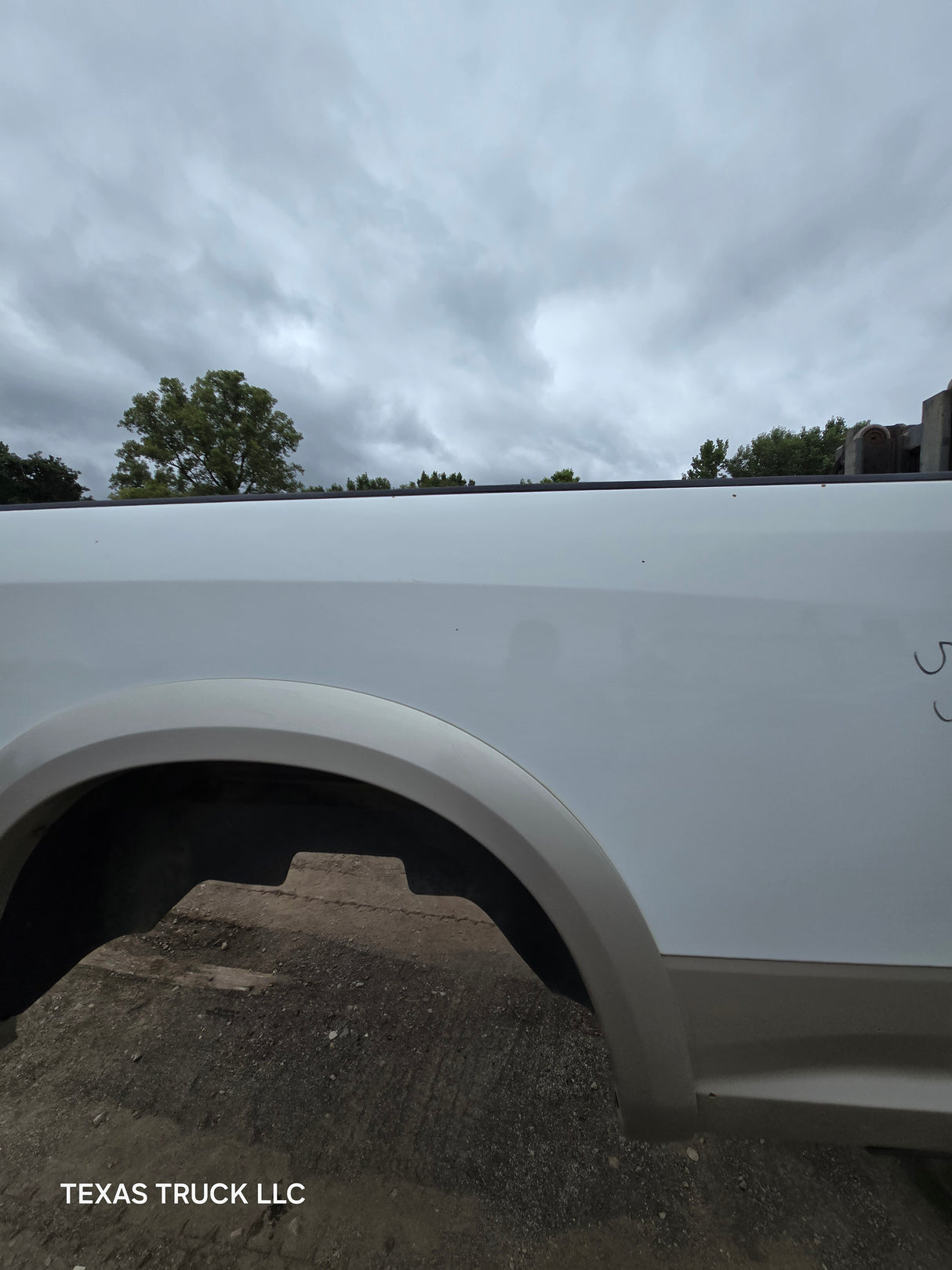 2009-2018 Dodge Ram 4th Gen 1500 2500 3500 6' 4" Short Truck Bed - Bright White Clear Coat & Pebble Beige/Bark Brown