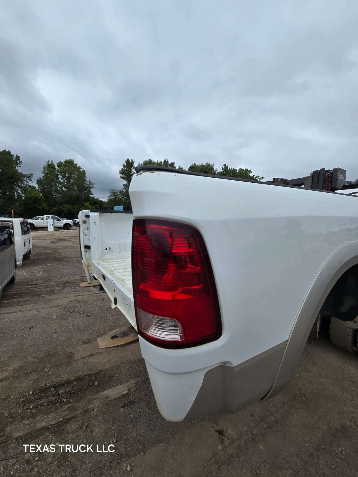 2009-2018 Dodge Ram 4th Gen 1500 2500 3500 6' 4" Short Truck Bed - Bright White Clear Coat & Pebble Beige/Bark Brown