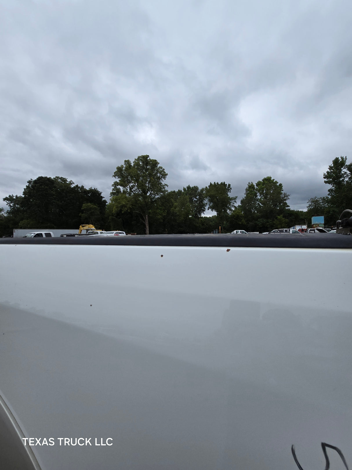 2009-2018 Dodge Ram 4th Gen 1500 2500 3500 6' 4" Short Truck Bed - Bright White Clear Coat & Pebble Beige/Bark Brown