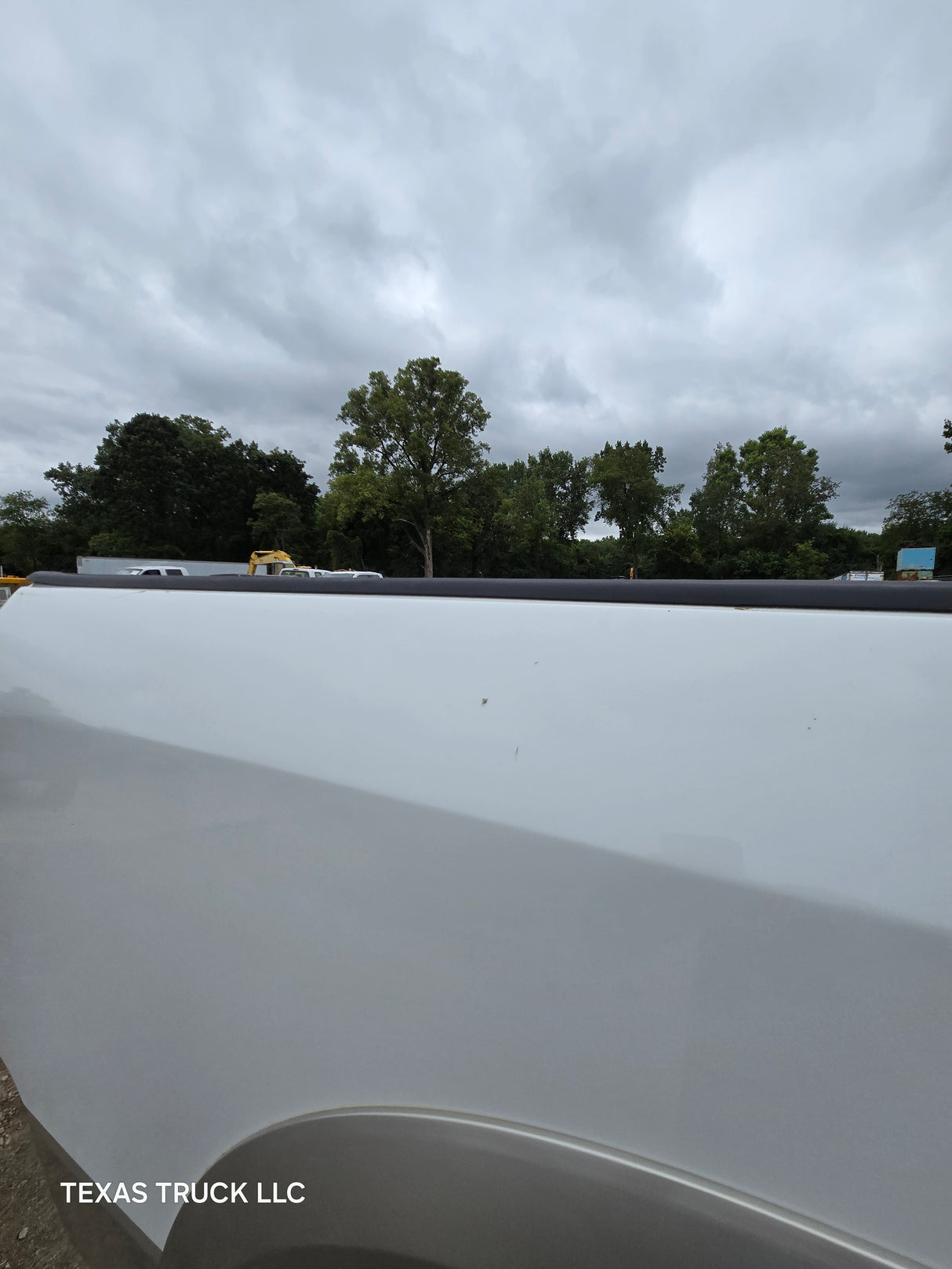 2009-2018 Dodge Ram 4th Gen 1500 2500 3500 6' 4" Short Truck Bed - Bright White Clear Coat & Pebble Beige/Bark Brown