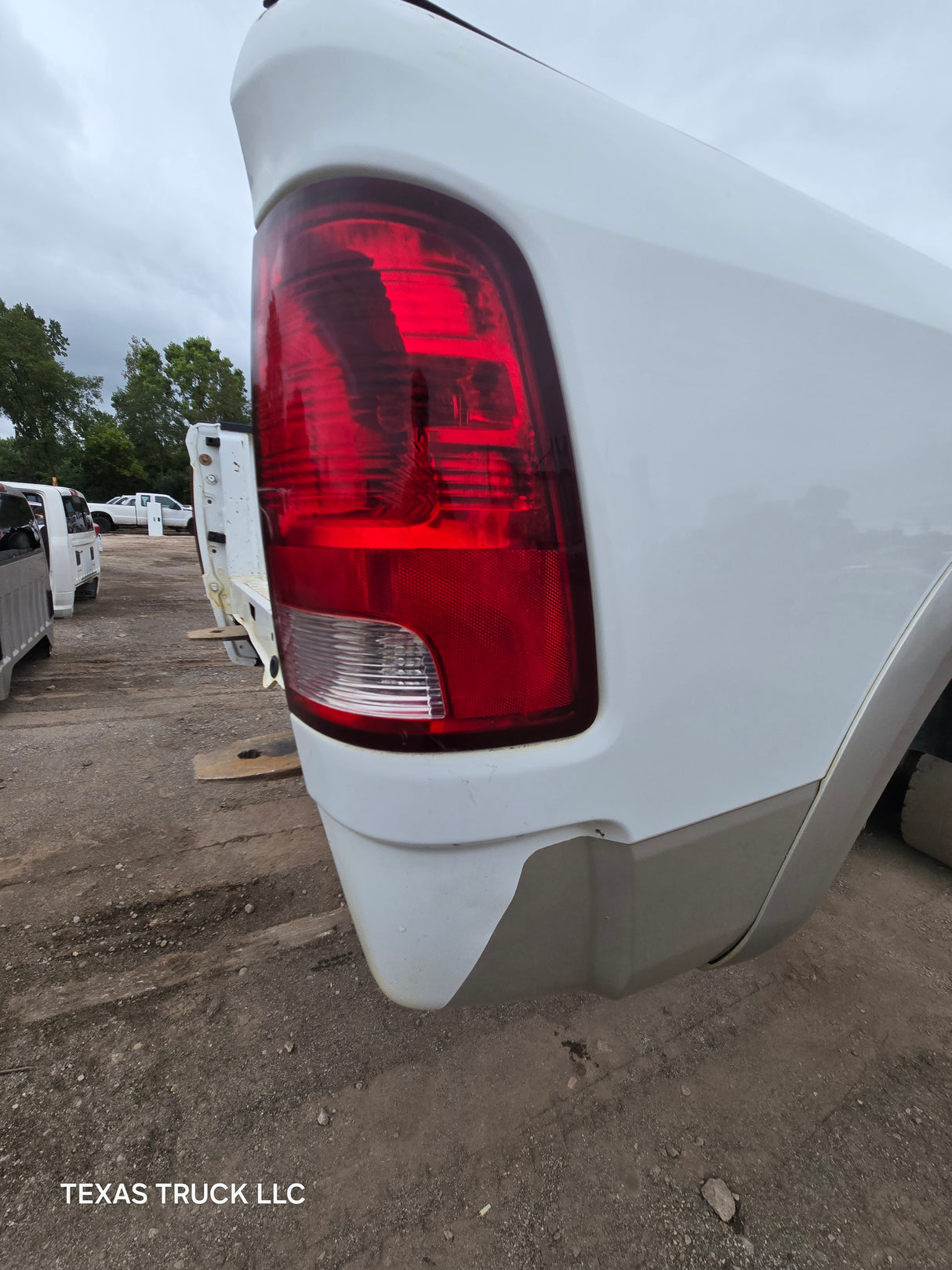 2009-2018 Dodge Ram 4th Gen 1500 2500 3500 6' 4" Short Truck Bed - Bright White Clear Coat & Pebble Beige/Bark Brown