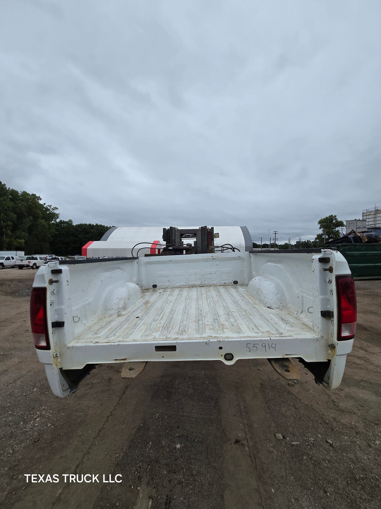 2009-2018 Dodge Ram 4th Gen 1500 2500 3500 6' 4" Short Truck Bed - Bright White Clear Coat & Pebble Beige/Bark Brown