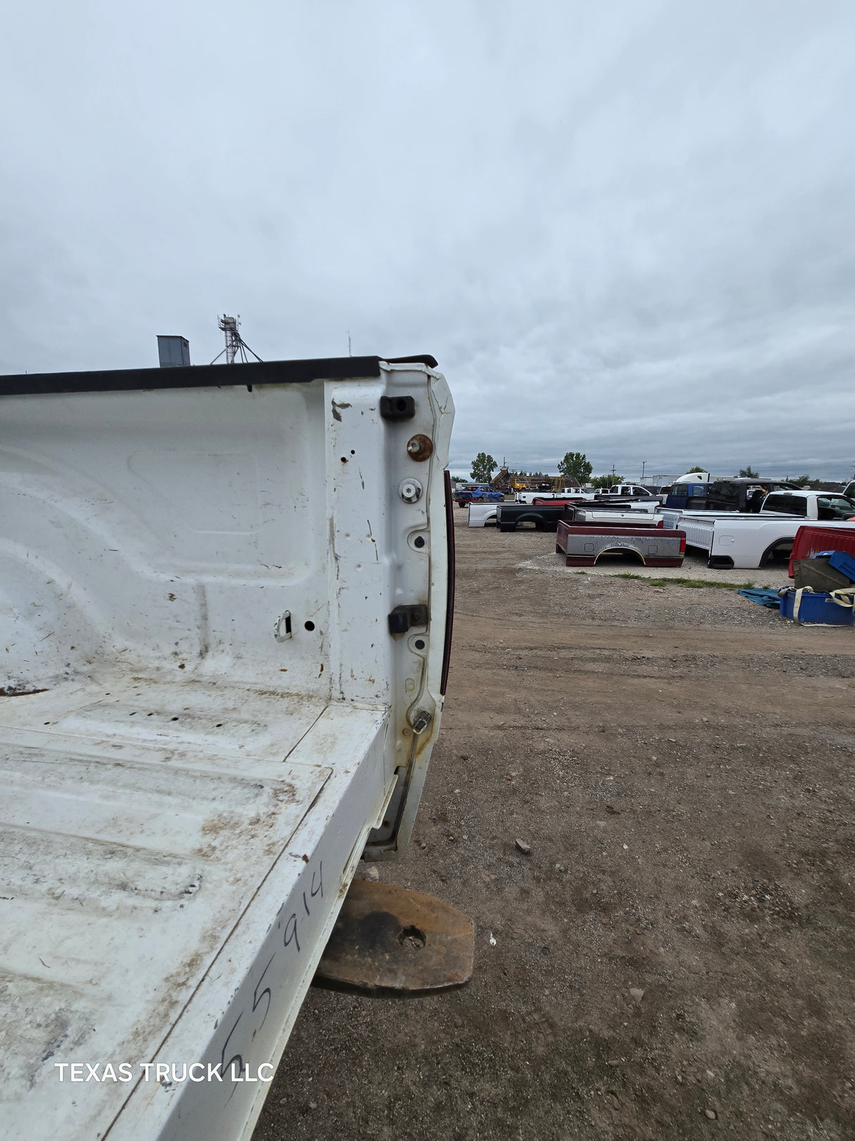 2009-2018 Dodge Ram 4th Gen 1500 2500 3500 6' 4" Short Truck Bed - Bright White Clear Coat & Pebble Beige/Bark Brown