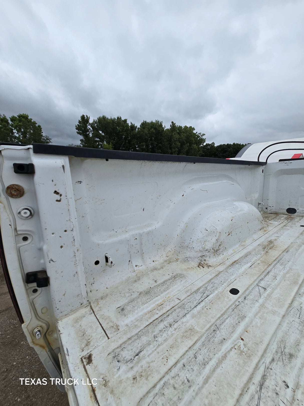 2009-2018 Dodge Ram 4th Gen 1500 2500 3500 6' 4" Short Truck Bed - Bright White Clear Coat & Pebble Beige/Bark Brown