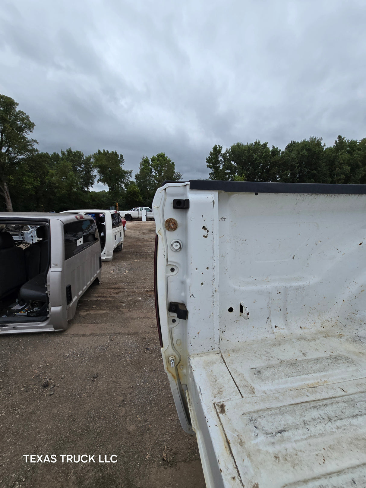2009-2018 Dodge Ram 4th Gen 1500 2500 3500 6' 4" Short Truck Bed - Bright White Clear Coat & Pebble Beige/Bark Brown