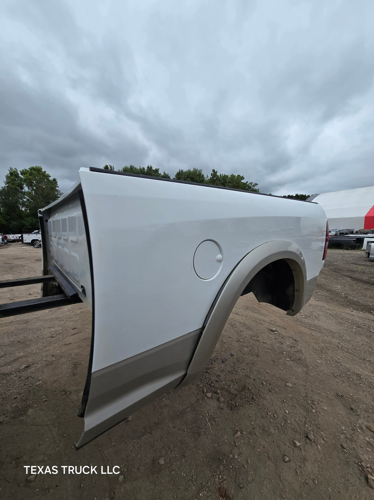 2009-2018 Dodge Ram 4th Gen 1500 2500 3500 6' 4" Short Truck Bed - Bright White Clear Coat & Pebble Beige/Bark Brown