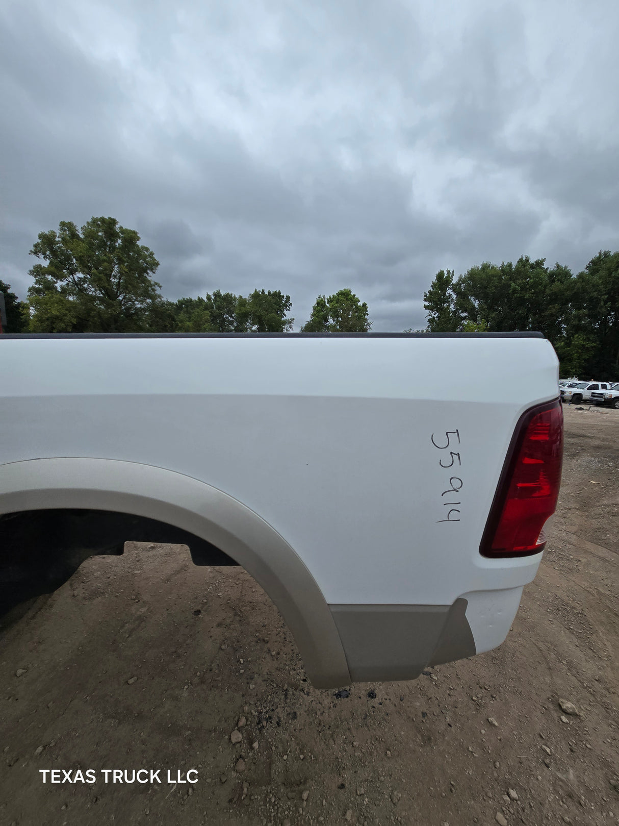 2009-2018 Dodge Ram 4th Gen 1500 2500 3500 6' 4" Short Truck Bed - Bright White Clear Coat & Pebble Beige/Bark Brown