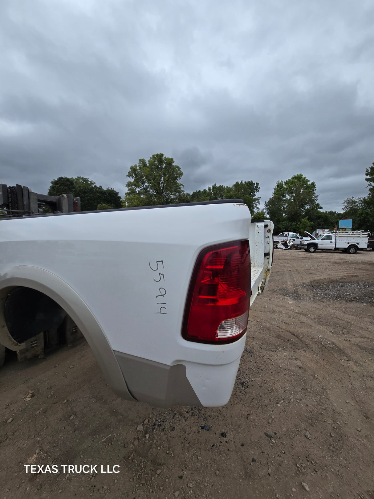 2009-2018 Dodge Ram 4th Gen 1500 2500 3500 6' 4" Short Truck Bed - Bright White Clear Coat & Pebble Beige/Bark Brown
