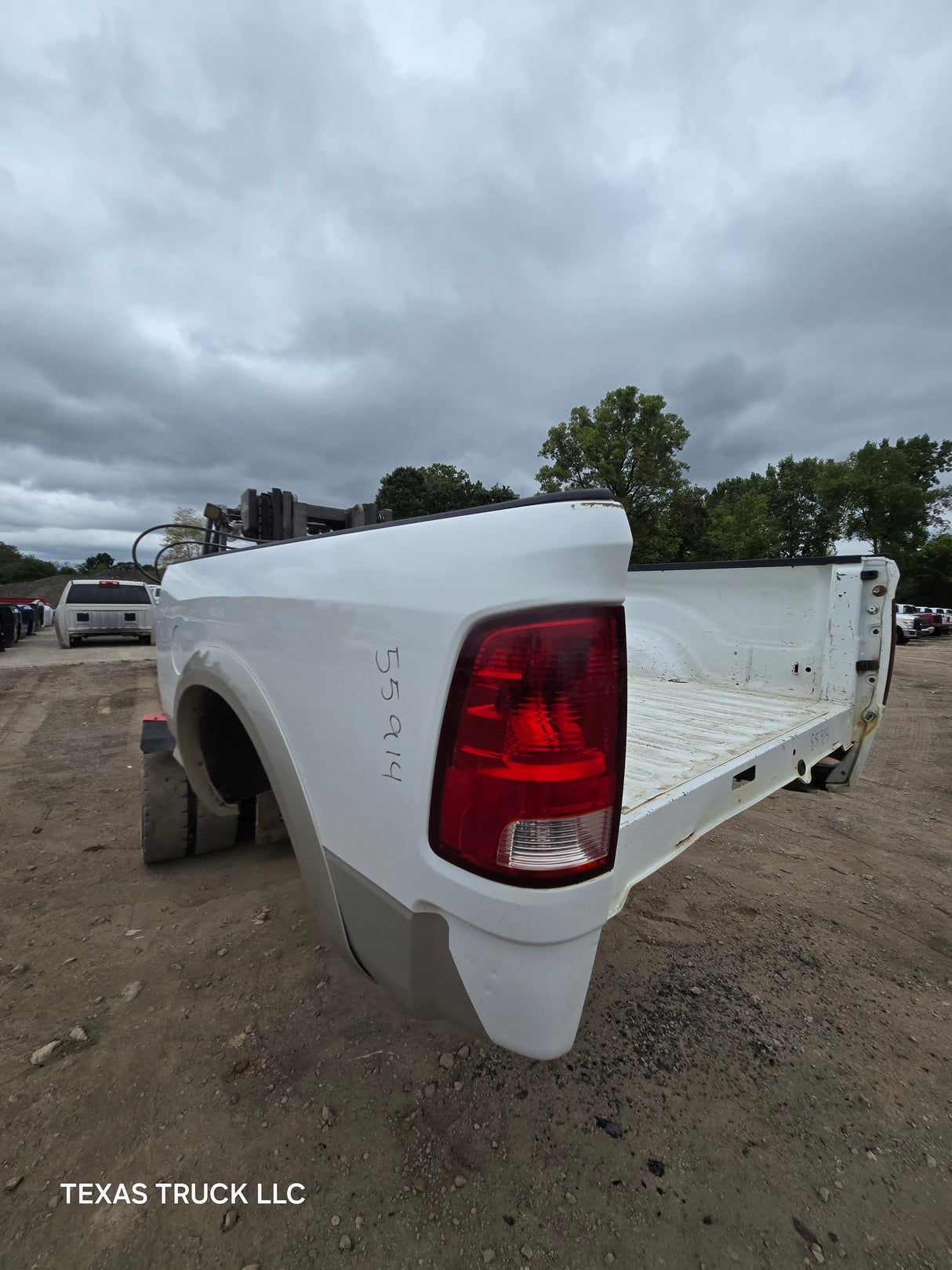 2009-2018 Dodge Ram 4th Gen 1500 2500 3500 6' 4" Short Truck Bed - Bright White Clear Coat & Pebble Beige/Bark Brown