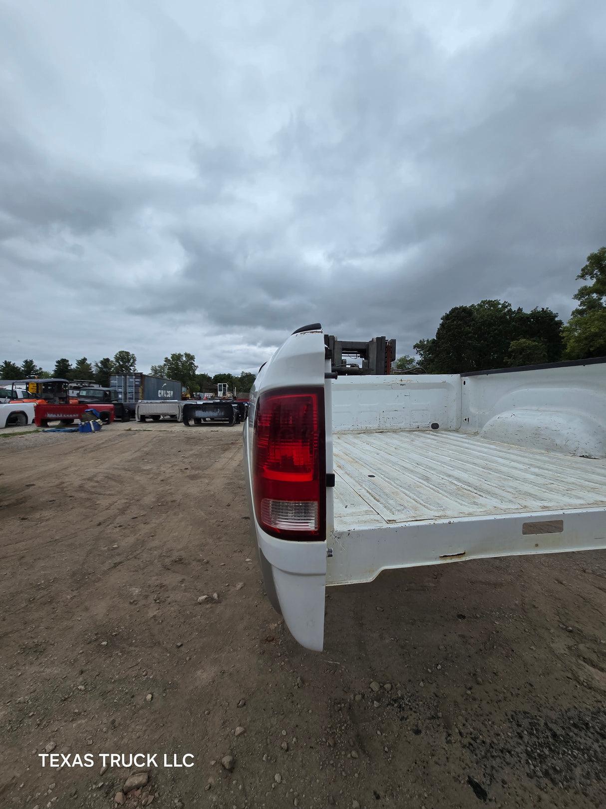 2009-2018 Dodge Ram 4th Gen 1500 2500 3500 6' 4" Short Truck Bed - Bright White Clear Coat & Pebble Beige/Bark Brown