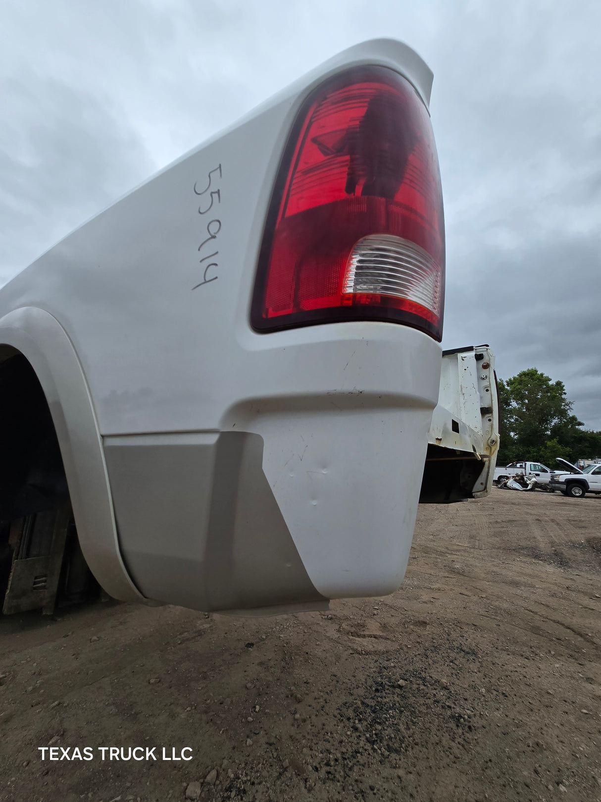 2009-2018 Dodge Ram 4th Gen 1500 2500 3500 6' 4" Short Truck Bed - Bright White Clear Coat & Pebble Beige/Bark Brown