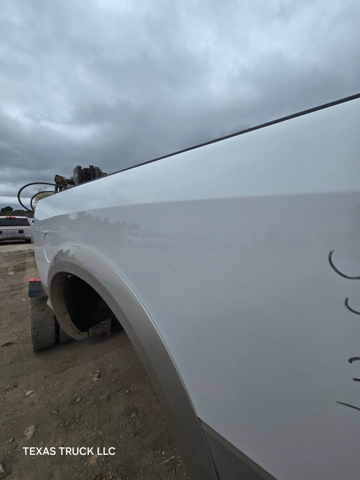 2009-2018 Dodge Ram 4th Gen 1500 2500 3500 6' 4" Short Truck Bed - Bright White Clear Coat & Pebble Beige/Bark Brown