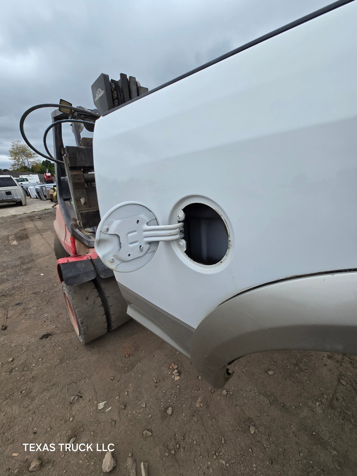 2009-2018 Dodge Ram 4th Gen 1500 2500 3500 6' 4" Short Truck Bed - Bright White Clear Coat & Pebble Beige/Bark Brown