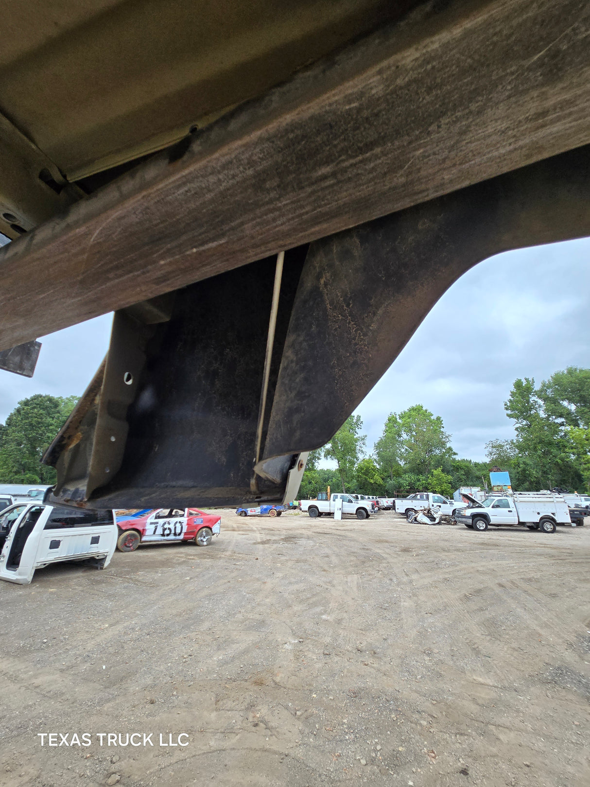 2009-2018 Dodge Ram 4th Gen 1500 2500 3500 6' 4" Short Truck Bed - Bright White Clear Coat & Pebble Beige/Bark Brown