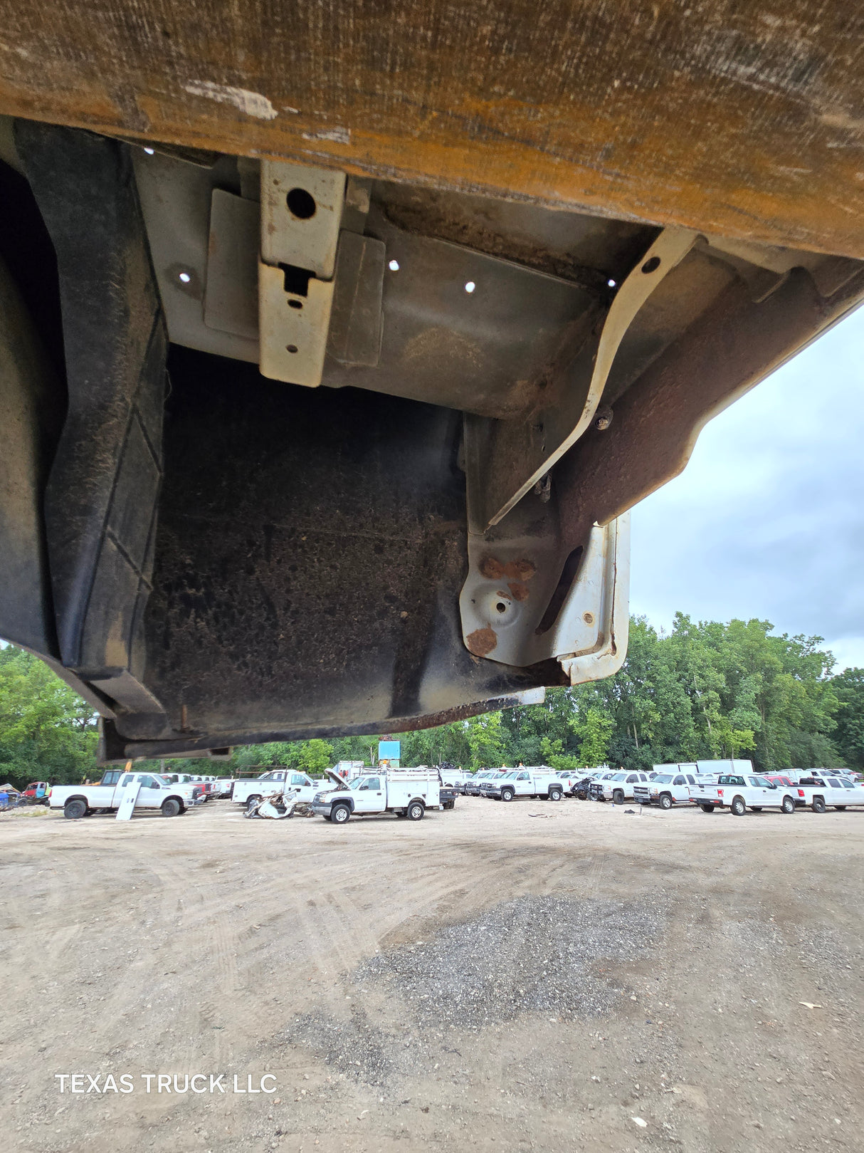 2009-2018 Dodge Ram 4th Gen 1500 2500 3500 6' 4" Short Truck Bed - Bright White Clear Coat & Pebble Beige/Bark Brown