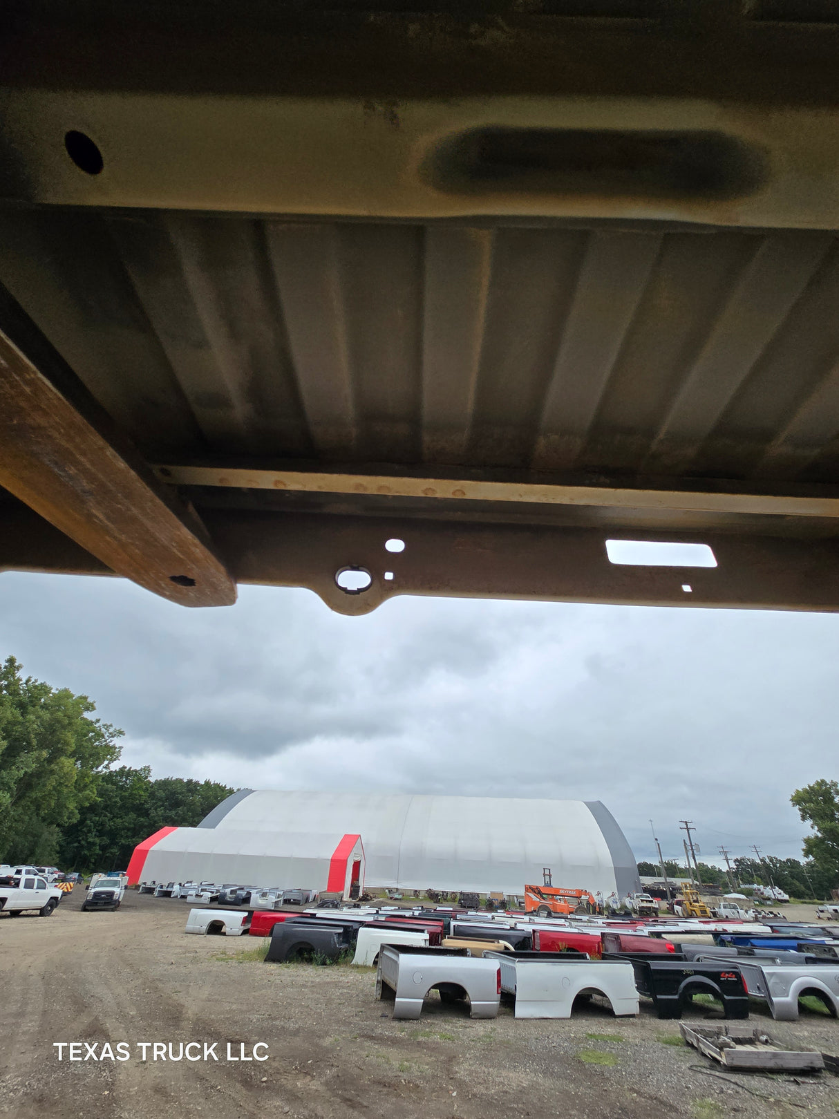 2009-2018 Dodge Ram 4th Gen 1500 2500 3500 6' 4" Short Truck Bed - Bright White Clear Coat & Pebble Beige/Bark Brown