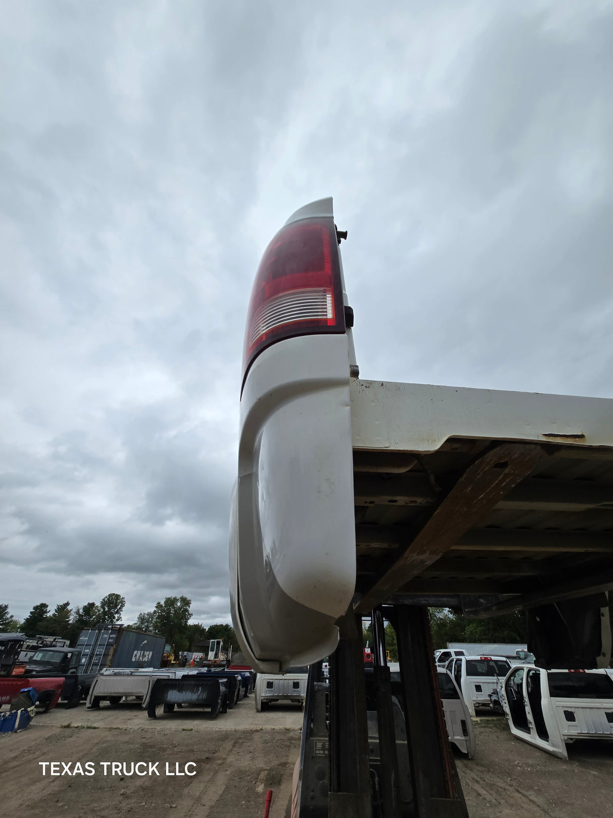 2009-2018 Dodge Ram 4th Gen 1500 2500 3500 6' 4" Short Truck Bed - Bright White Clear Coat & Pebble Beige/Bark Brown
