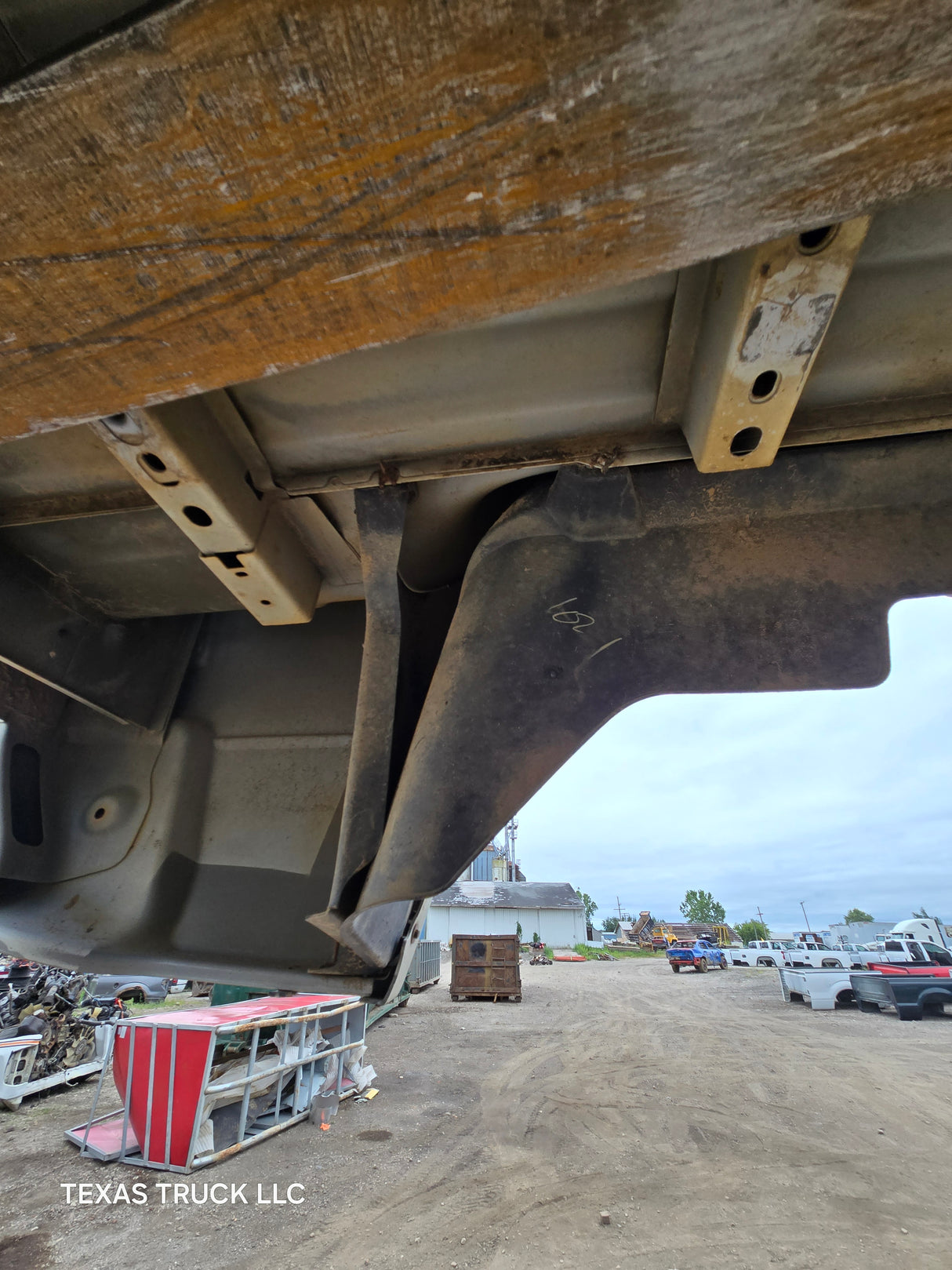 2009-2018 Dodge Ram 4th Gen 1500 2500 3500 6' 4" Short Truck Bed - Bright White Clear Coat & Pebble Beige/Bark Brown