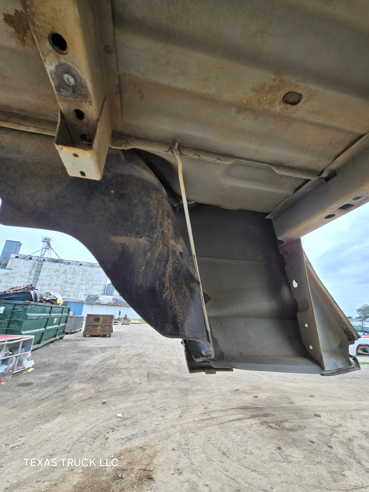 2009-2018 Dodge Ram 4th Gen 1500 2500 3500 6' 4" Short Truck Bed - Bright White Clear Coat & Pebble Beige/Bark Brown