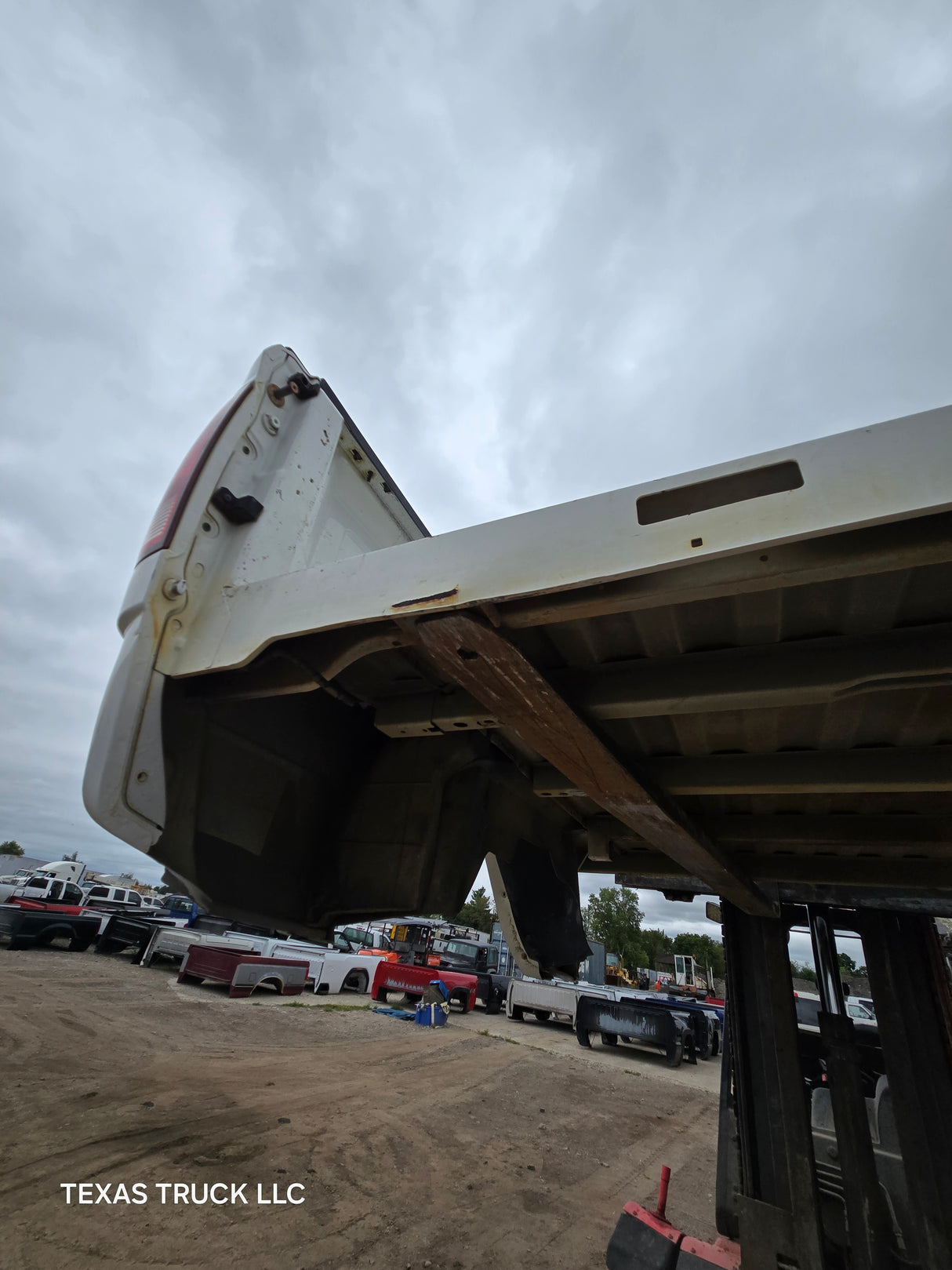 2009-2018 Dodge Ram 4th Gen 1500 2500 3500 6' 4" Short Truck Bed - Bright White Clear Coat & Pebble Beige/Bark Brown