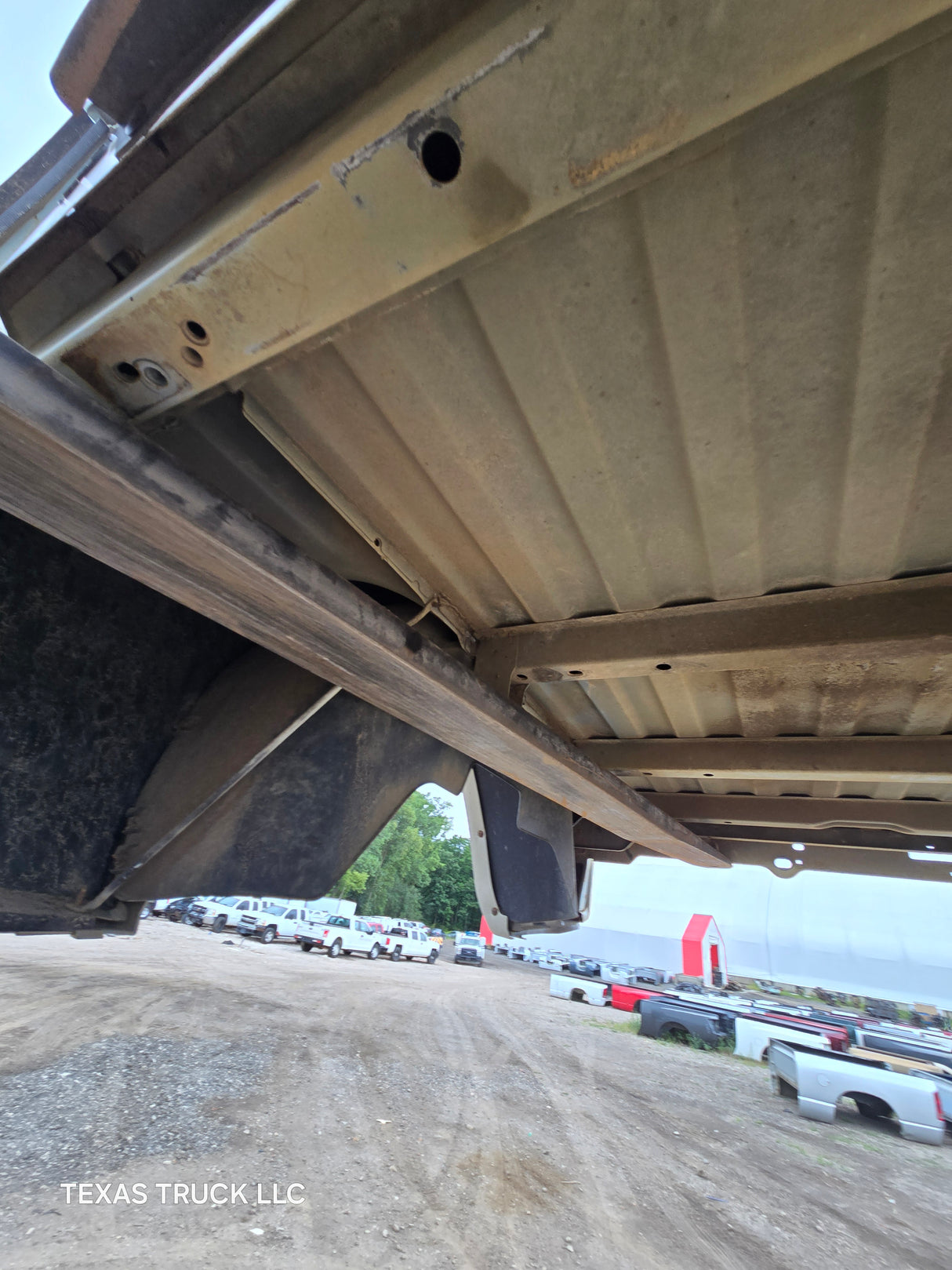 2009-2018 Dodge Ram 4th Gen 1500 2500 3500 6' 4" Short Truck Bed - Bright White Clear Coat & Pebble Beige/Bark Brown