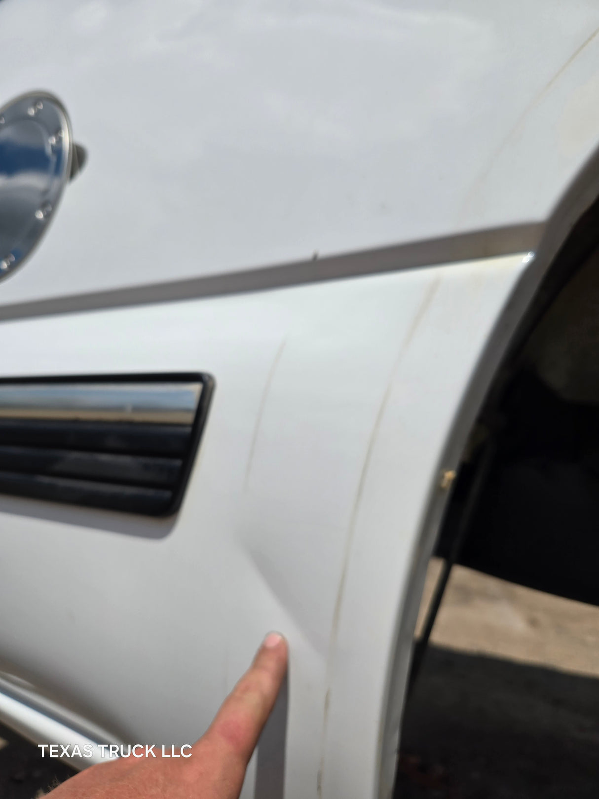 1999-2007 Chevrolet Silverado / GMC Sierra 6' 6" Short Truck Bed - Summit White