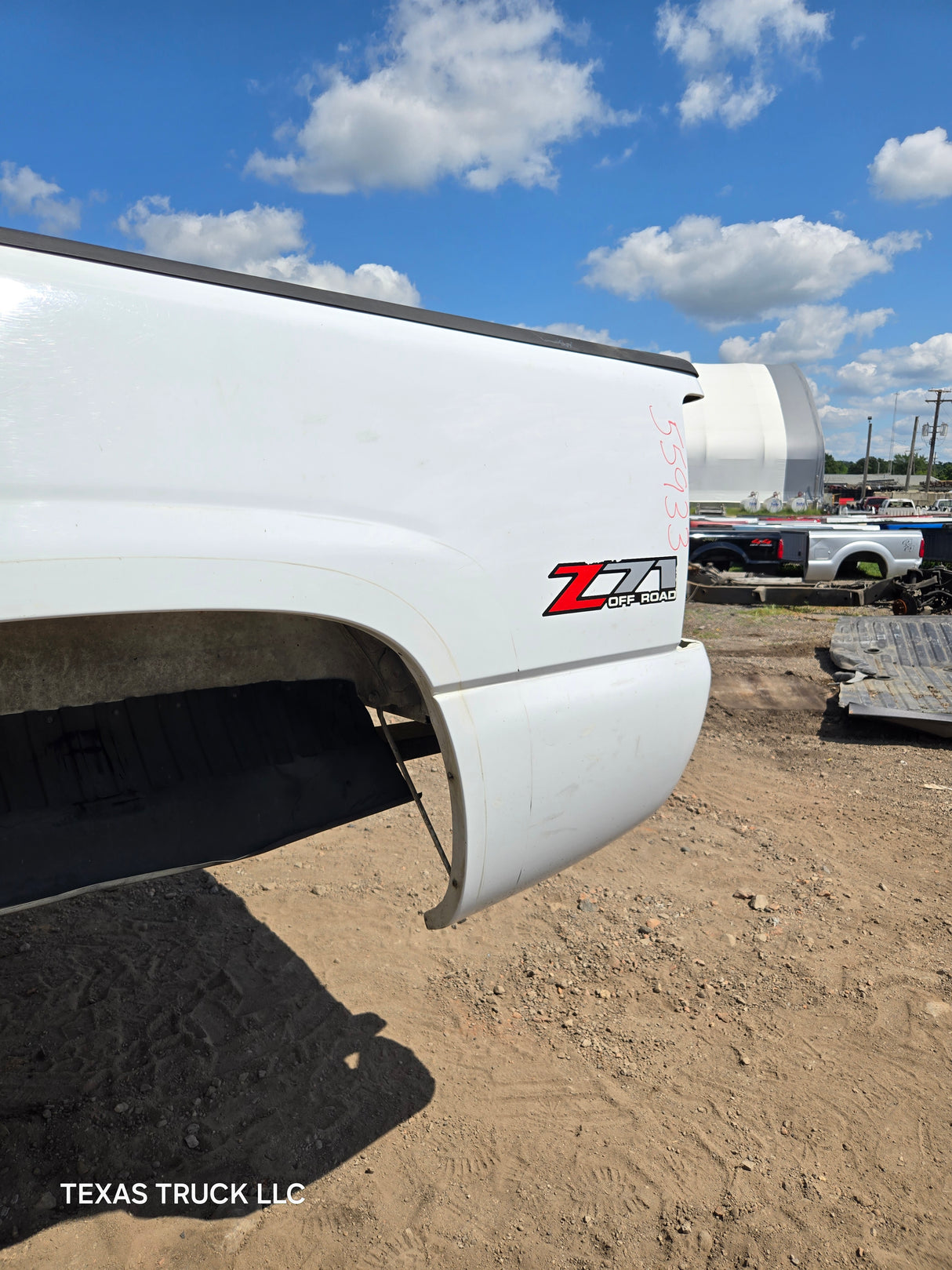 1999-2007 Chevrolet Silverado / GMC Sierra 6' 6" Short Truck Bed - Summit White