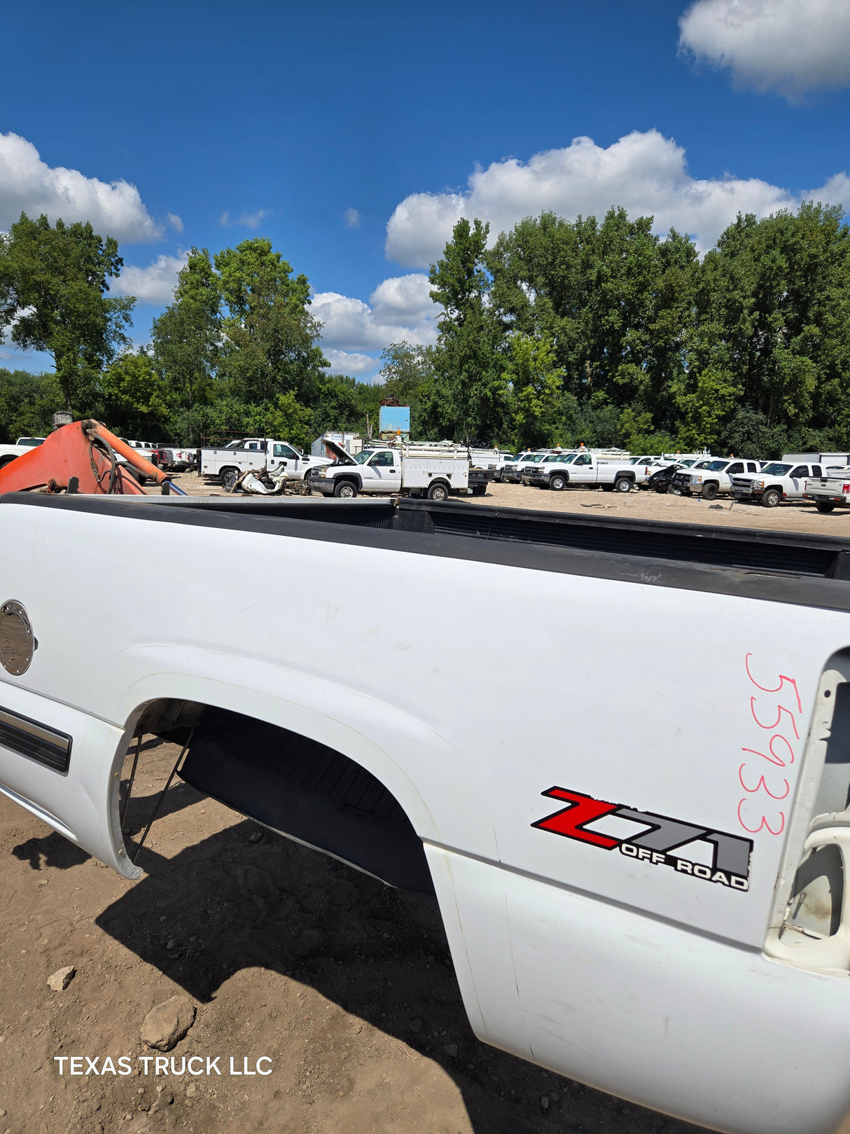 1999-2007 Chevrolet Silverado / GMC Sierra 6' 6" Short Truck Bed - Summit White