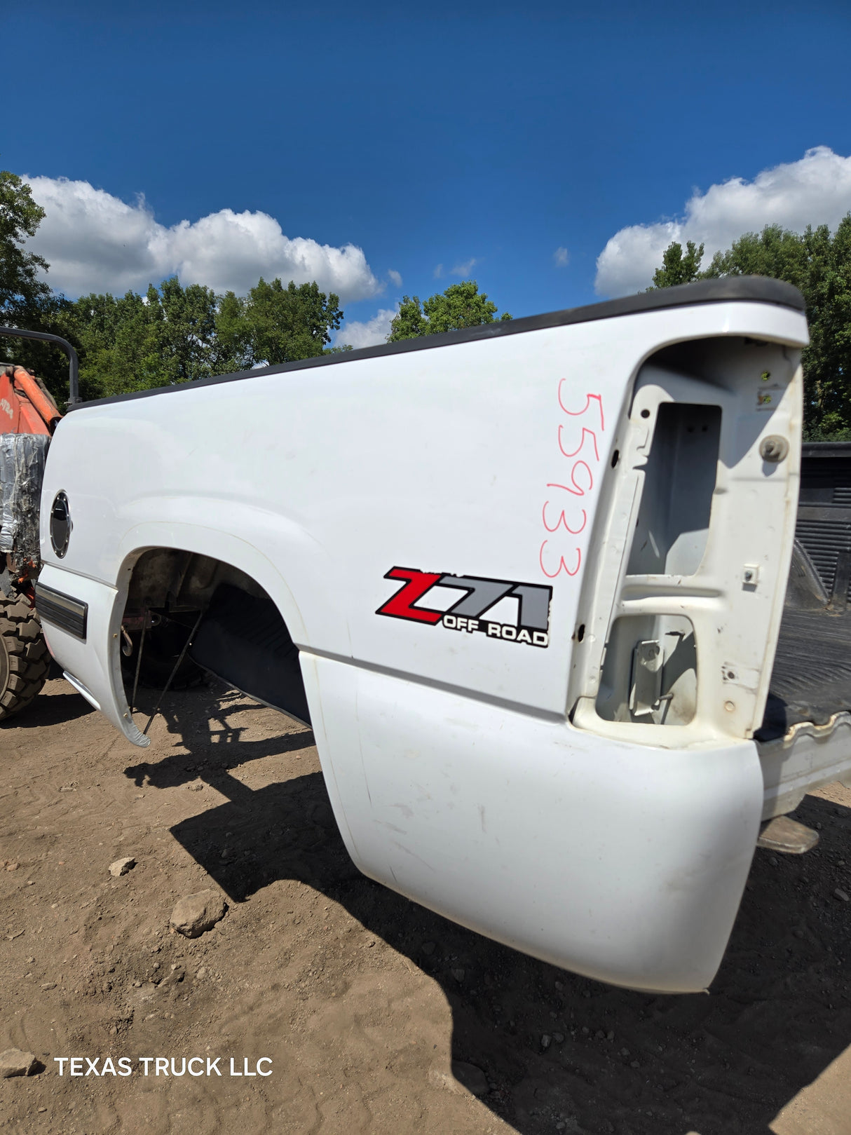 1999-2007 Chevrolet Silverado / GMC Sierra 6' 6" Short Truck Bed - Summit White